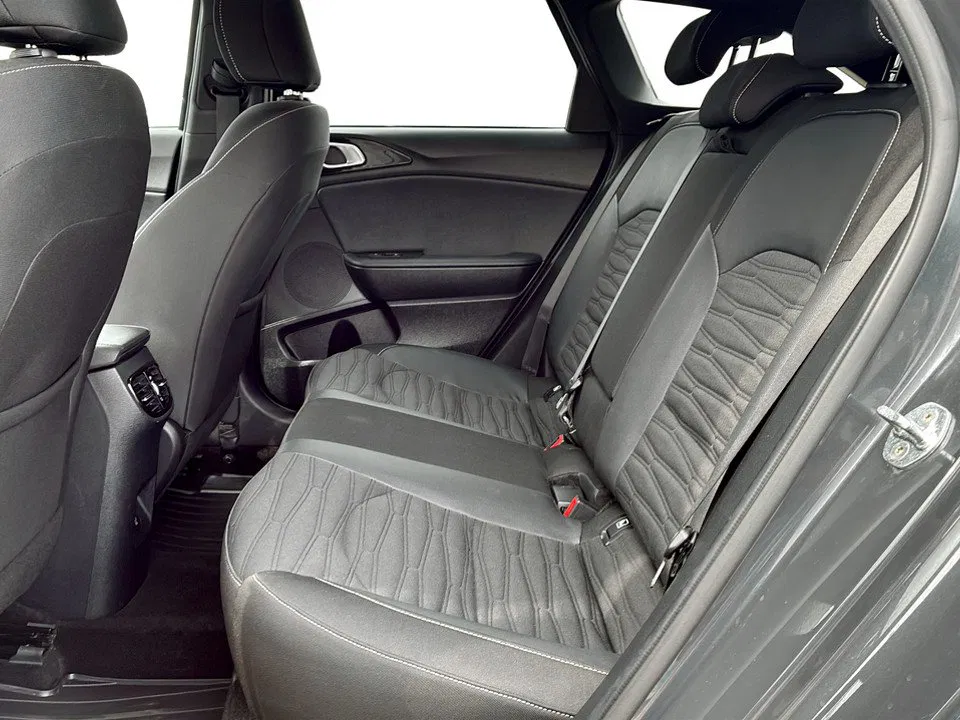 Kia ceed SW 1,5 TGDI | Bild 13 von 27