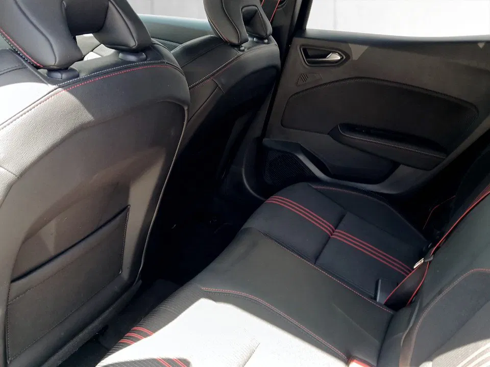 Renault Clio V 1.6 E-TECH R.S. Line | Bild 22 von 23