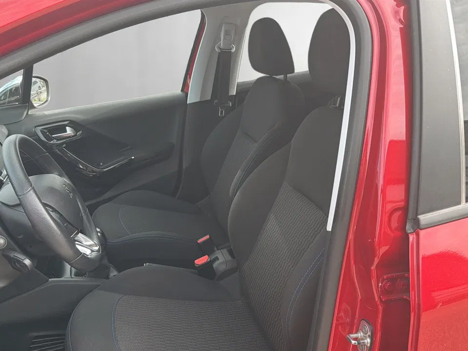 Peugeot 208 Signature | Bild 12 von 18