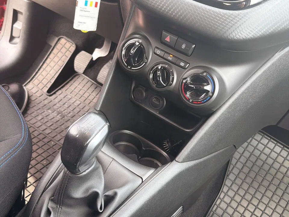 Peugeot 208 Signature | Bild 16 von 18
