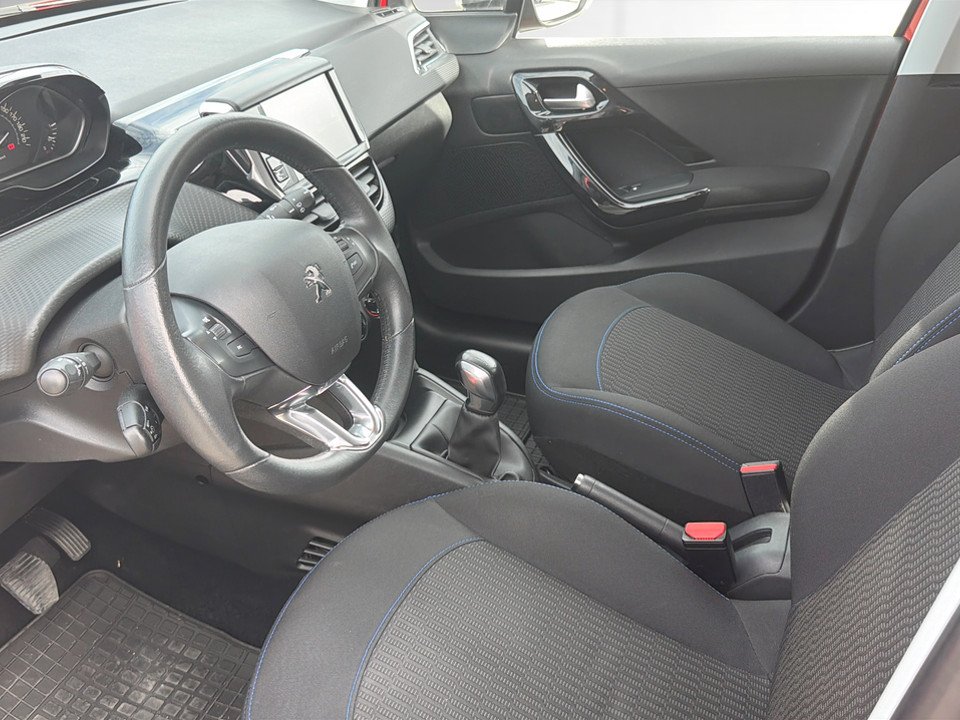 Peugeot 208 Signature | Bild 8 von 18