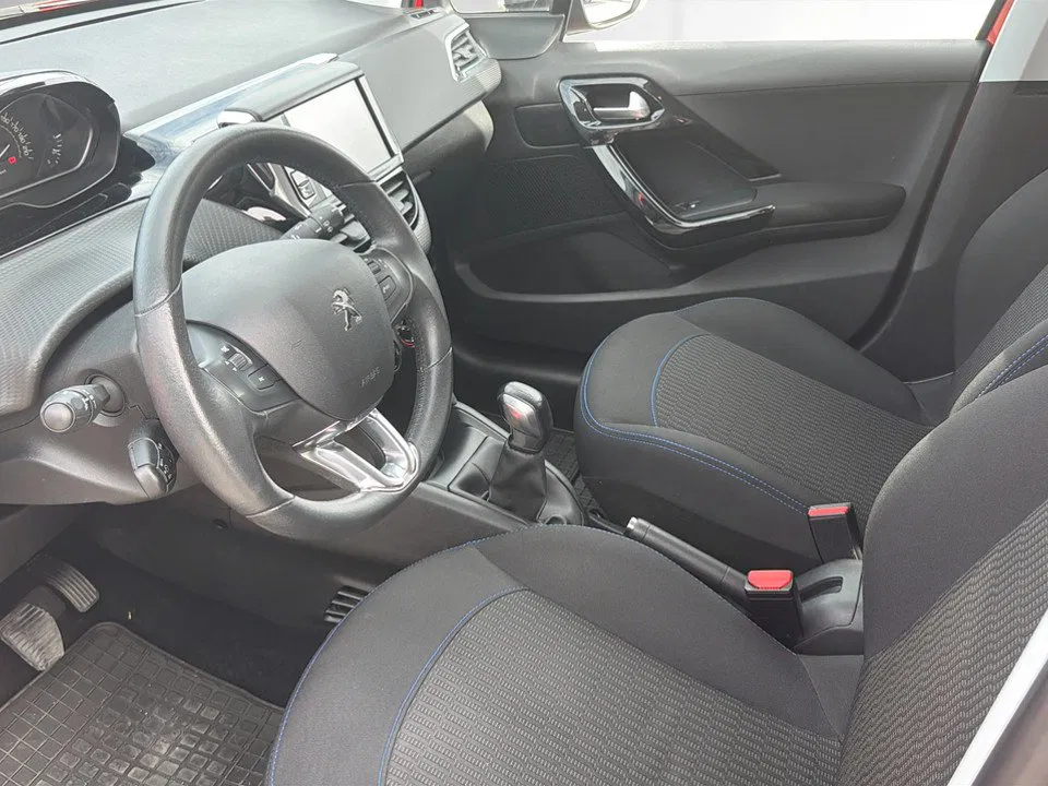 Peugeot 208 Signature | Bild 8 von 18