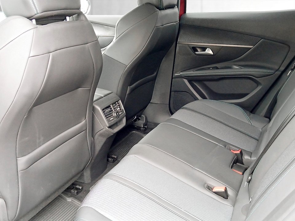 Peugeot 3008 1.5 BlueHDi 130 Allure | Bild 20 von 21