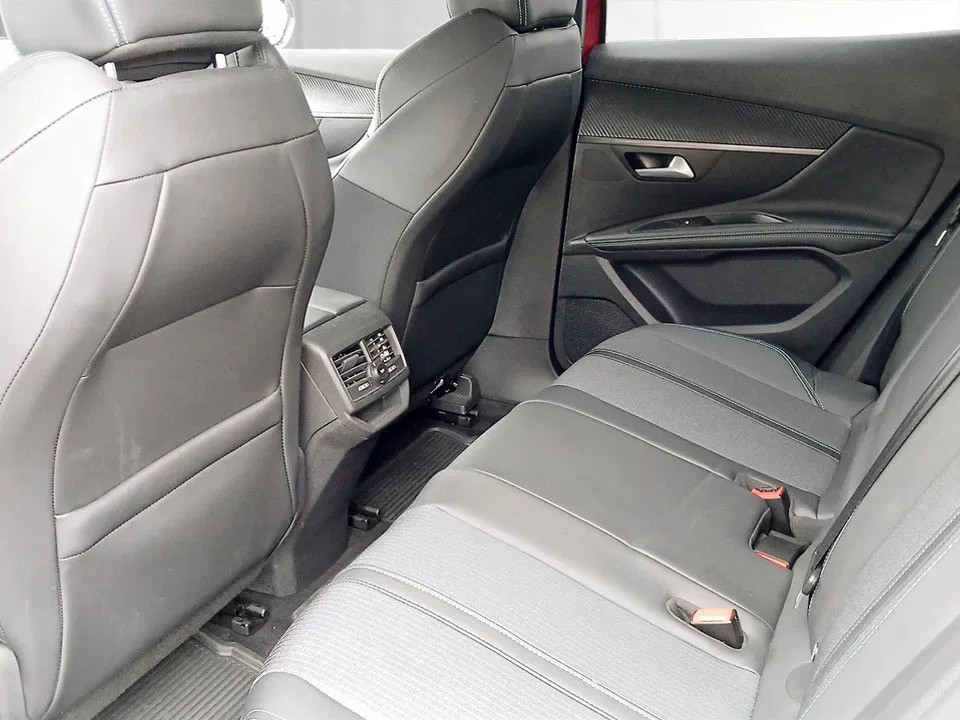 Peugeot 3008 1.5 BlueHDi 130 Allure | Bild 20 von 21