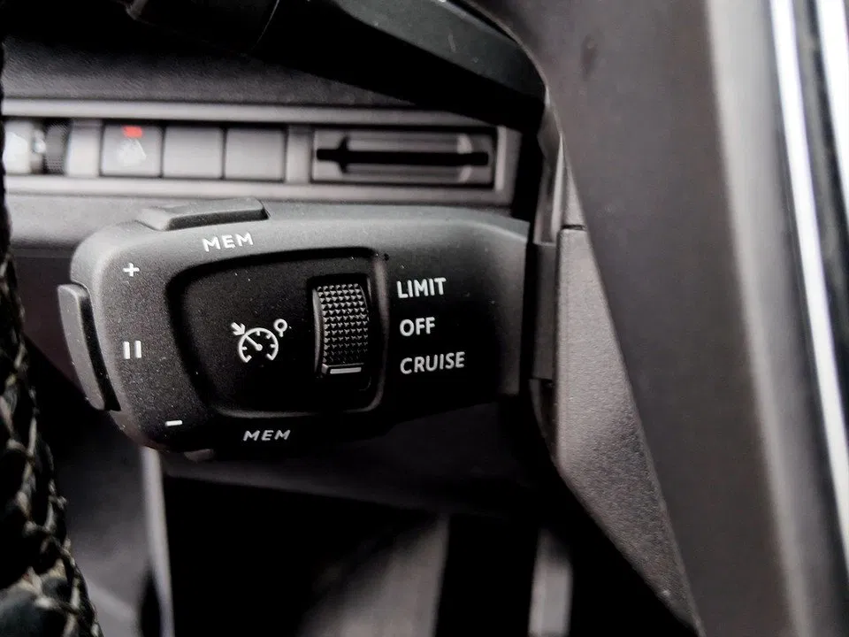 Peugeot 3008 1.5 BlueHDi 130 Allure | Bild 13 von 21