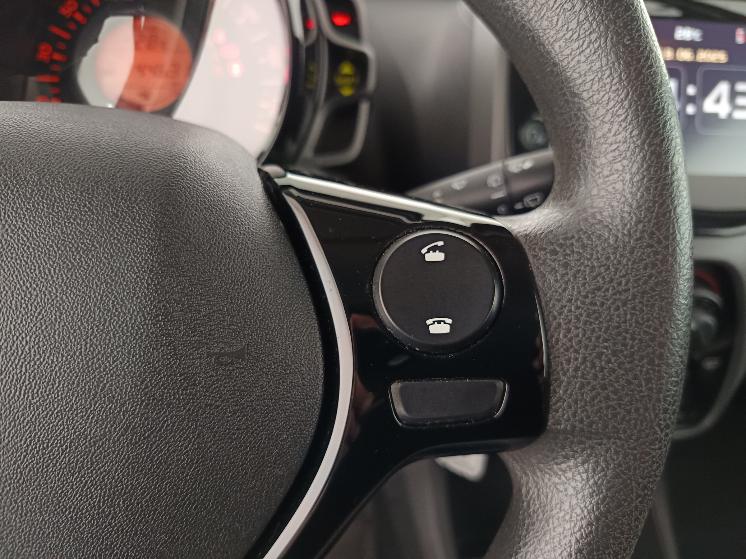 Peugeot 108 1,0 VTi 68 Active | Bild 15 von 27