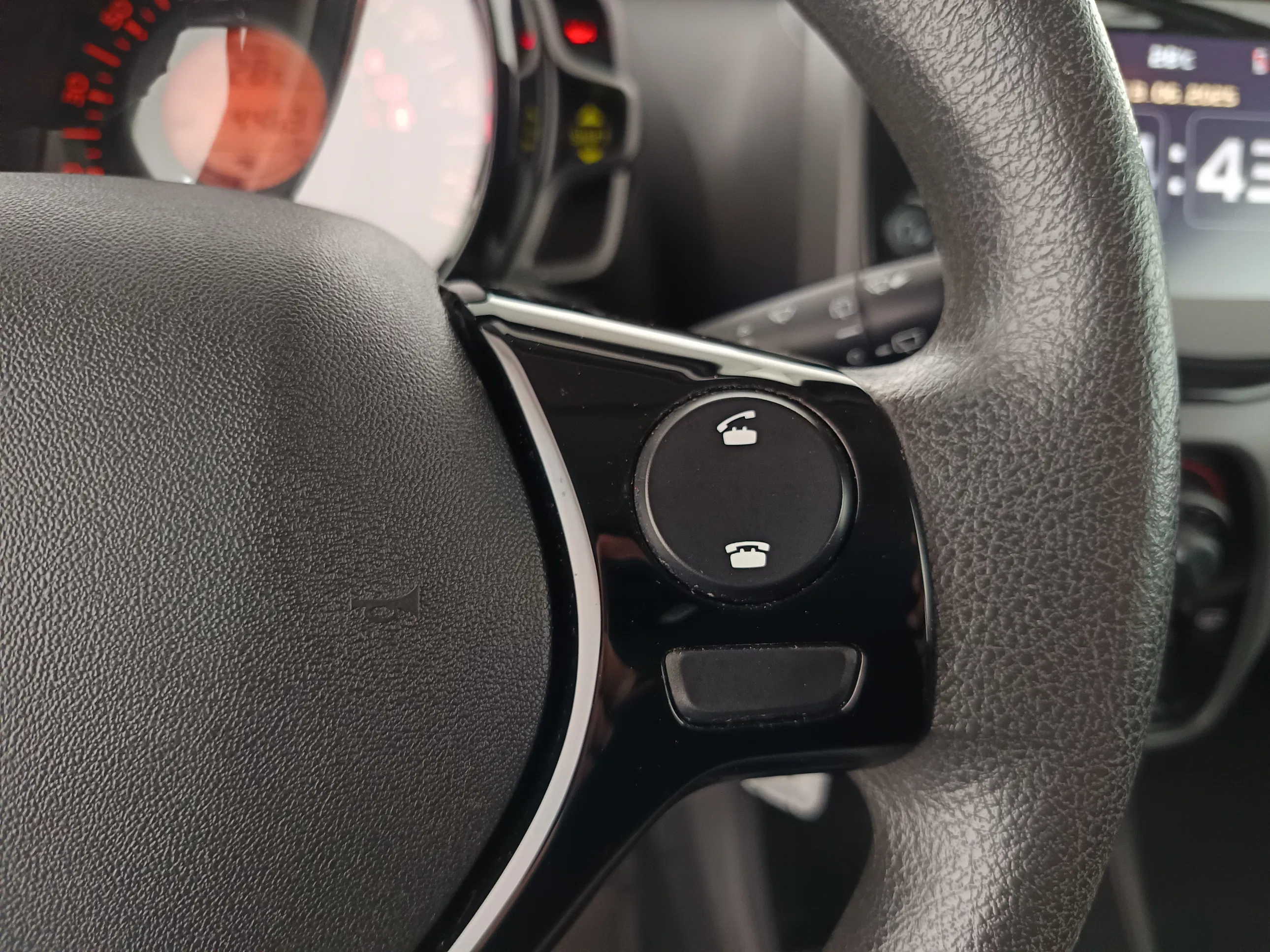 Peugeot 108 1,0 VTi 68 Active | Bild 15 von 27