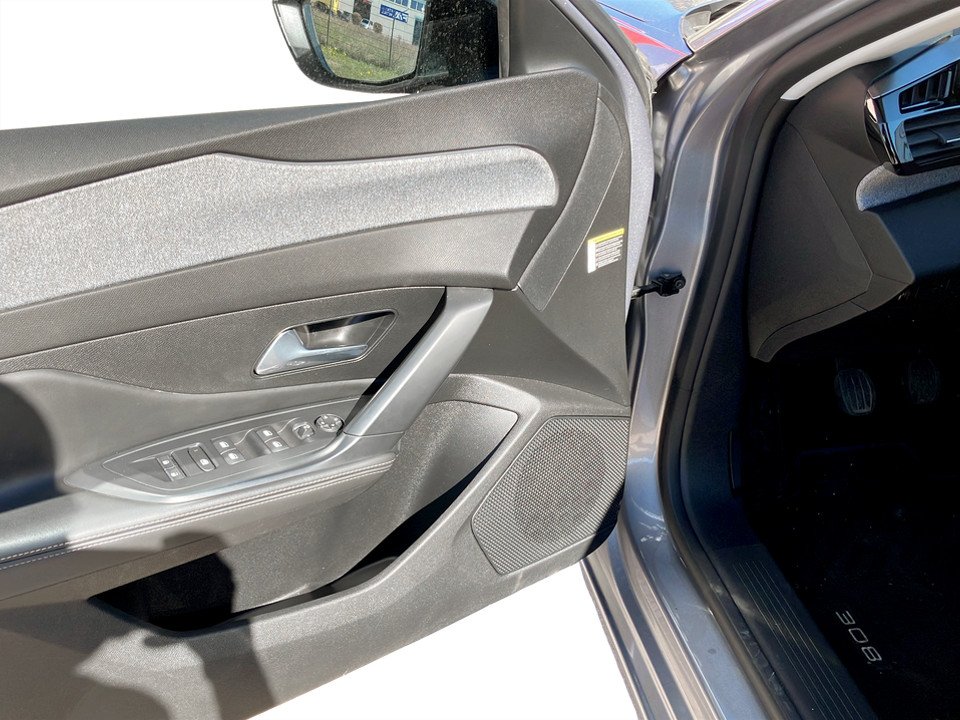 Peugeot 308 1.5 BlueHDi 130 SW Allure | Bild 16 von 18