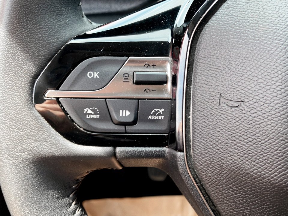 Peugeot 308 1.5 BlueHDi 130 SW Allure Pack | Bild 18 von 23