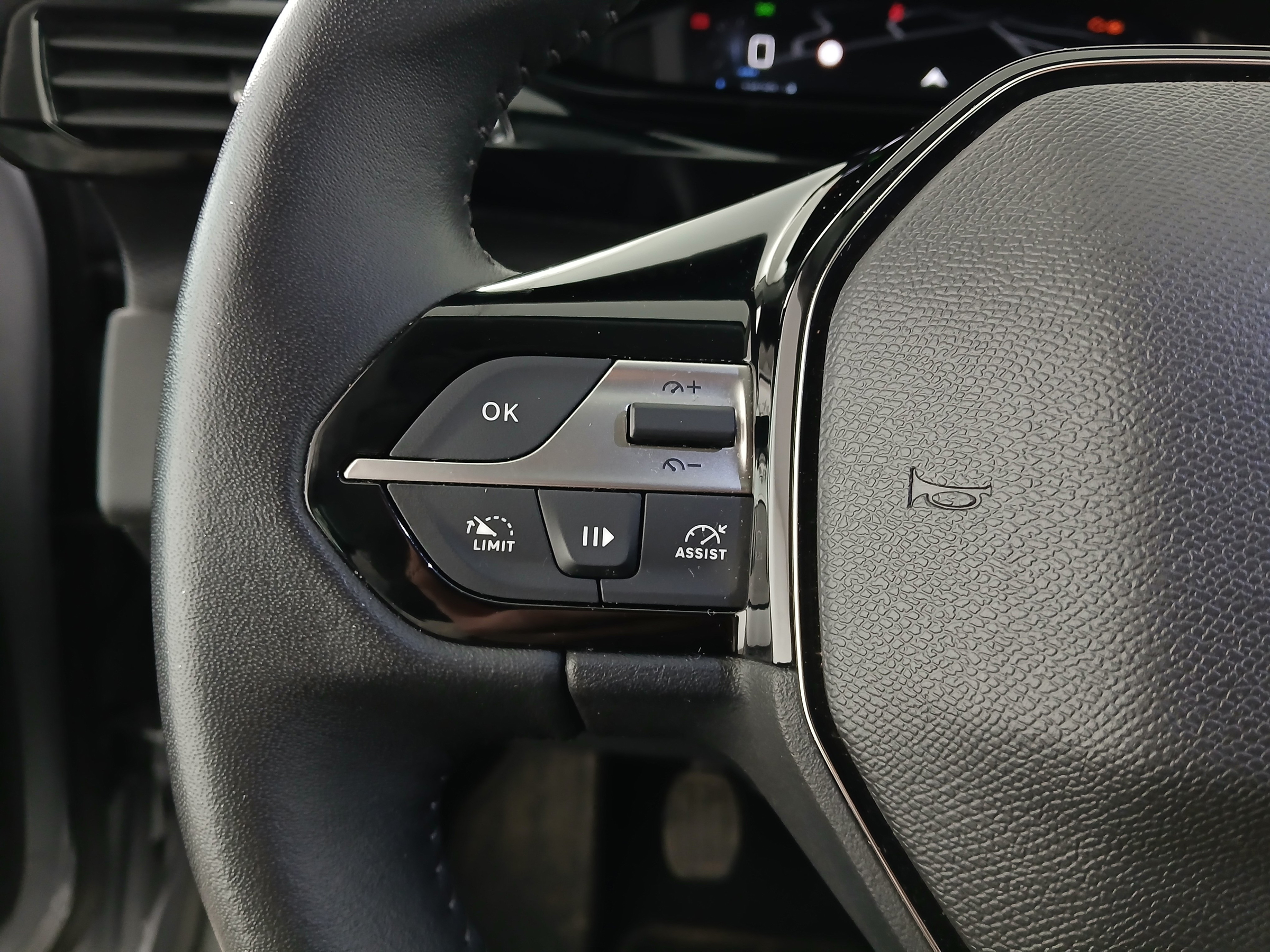 Peugeot 308 SW PureTech 130 S&S 6-Gang-Manuell Act | Bild 14 von 29