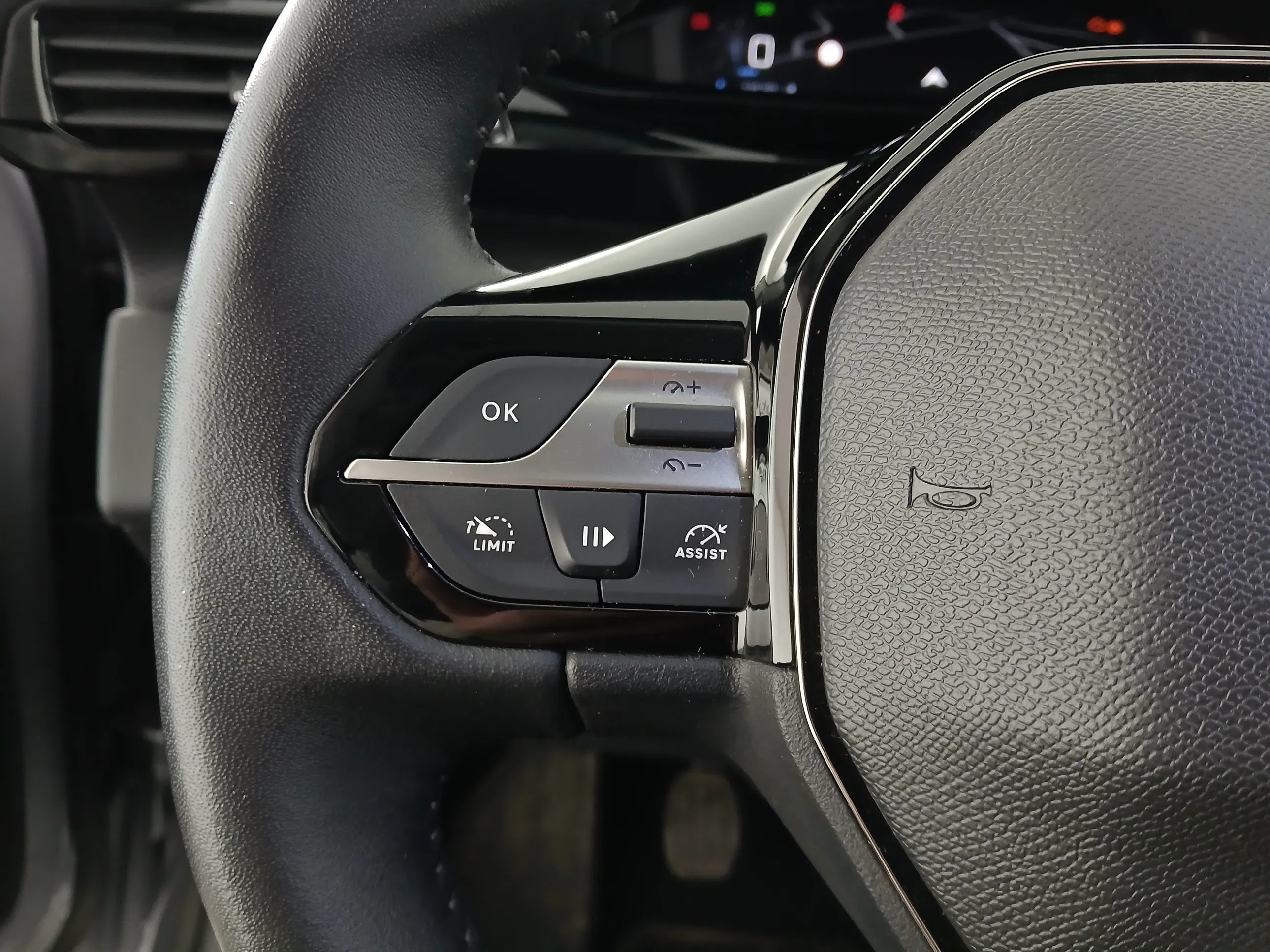 Peugeot 308 SW PureTech 130 S&S 6-Gang-Manuell Act | Bild 14 von 29