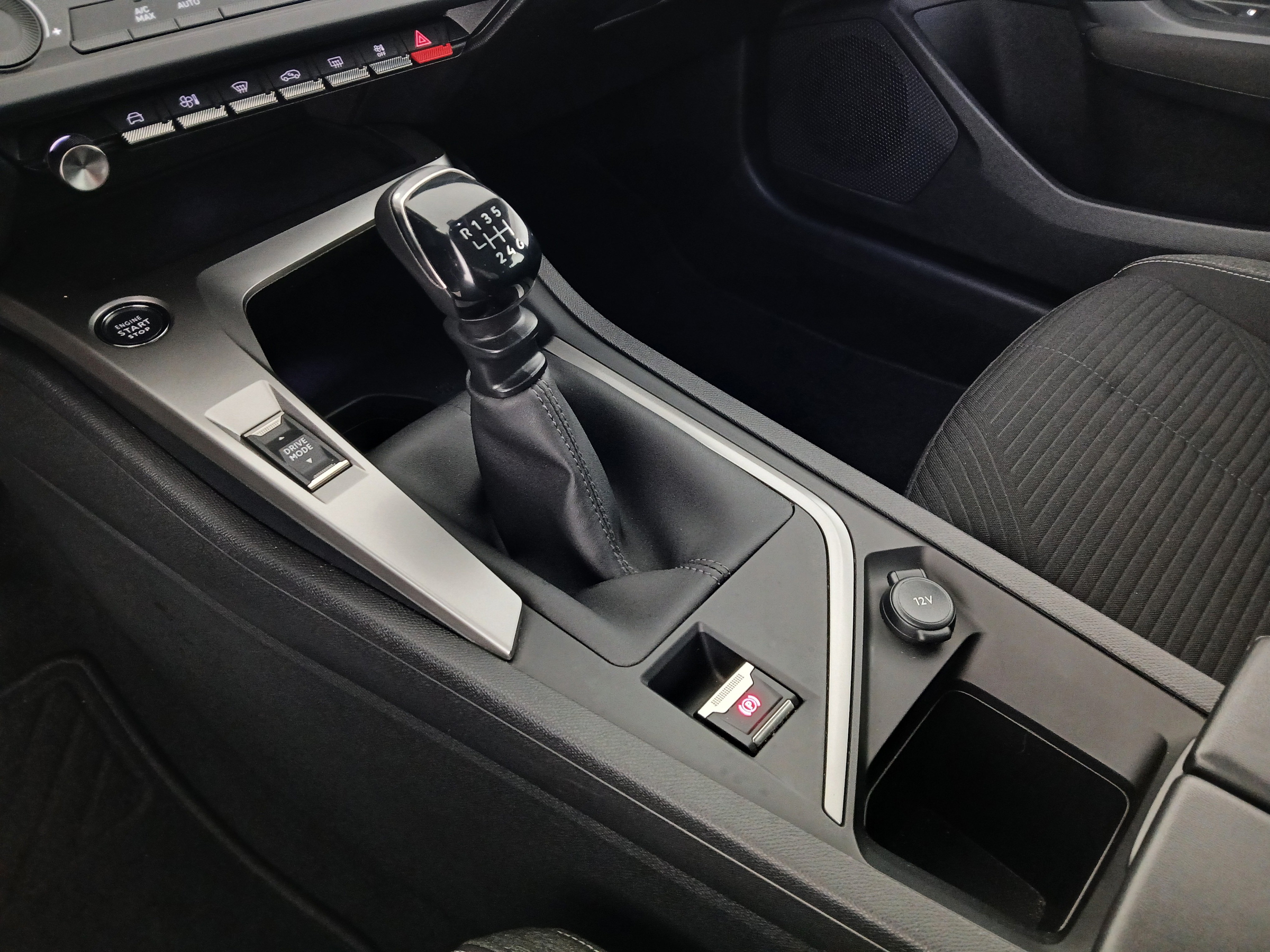 Peugeot 308 SW PureTech 130 S&S 6-Gang-Manuell Act | Bild 27 von 29