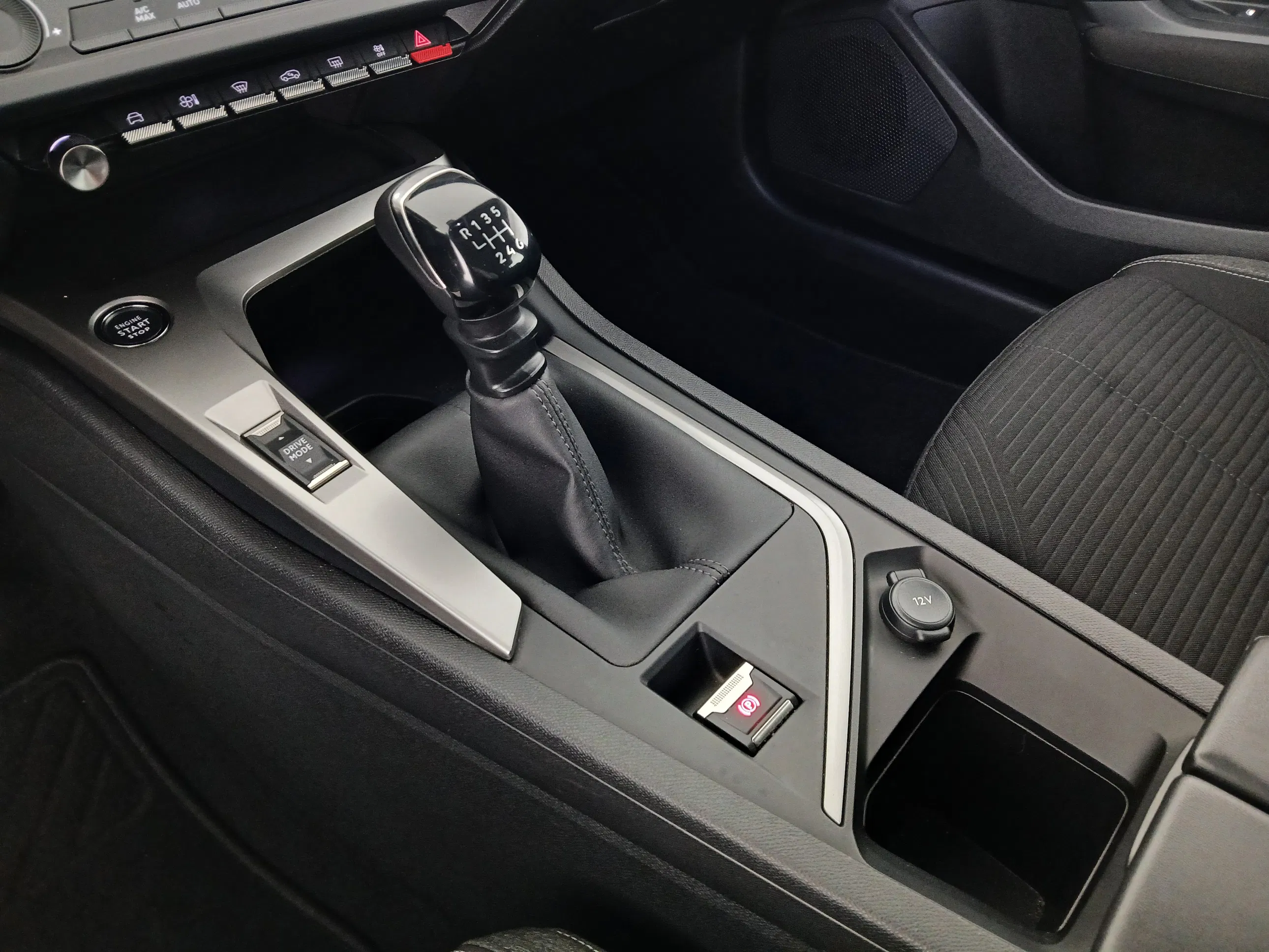 Peugeot 308 SW PureTech 130 S&S 6-Gang-Manuell Act | Bild 27 von 29