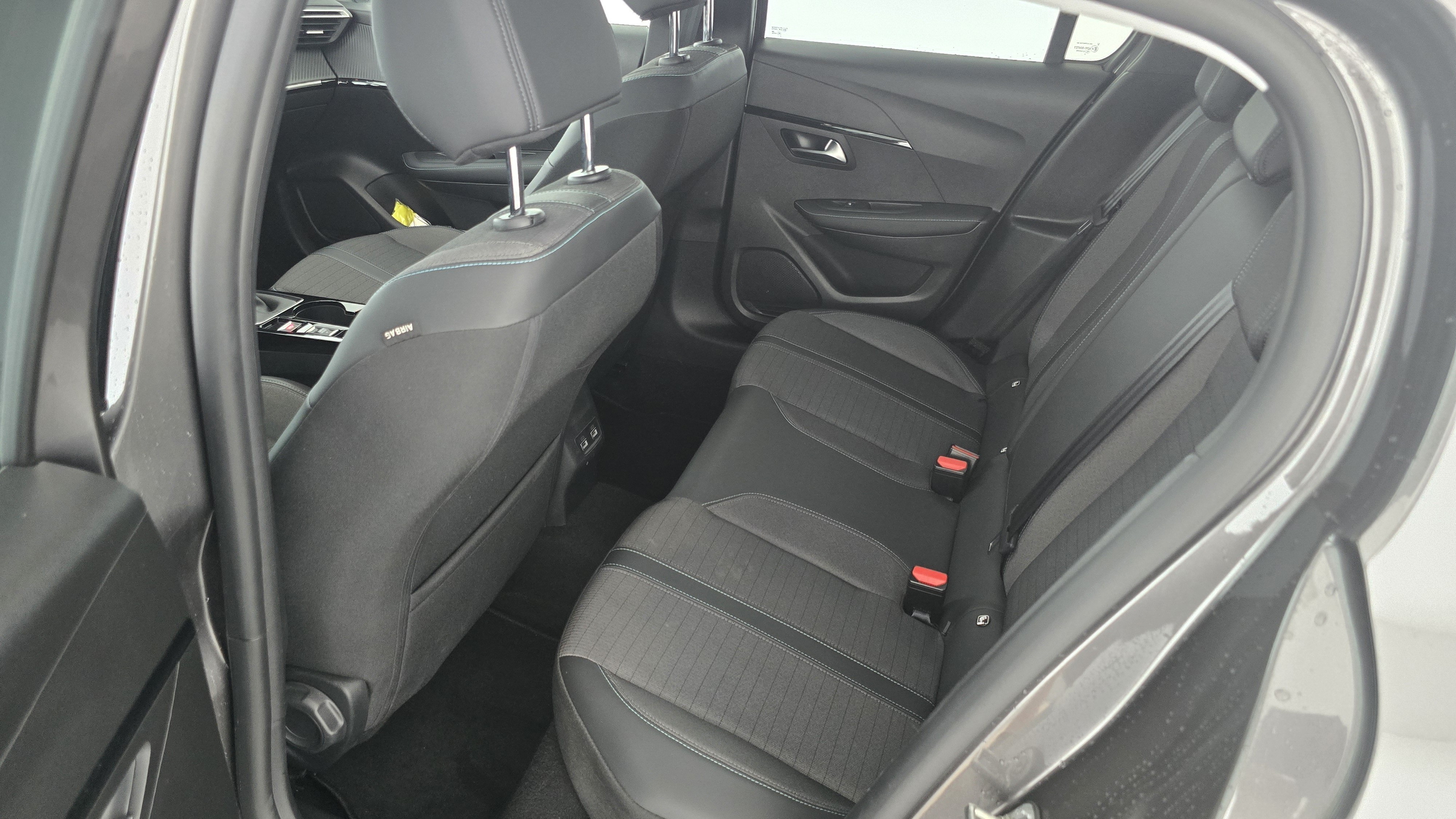 Peugeot 208 Allure BlueHDi 100 S&S | Bild 12 von 25