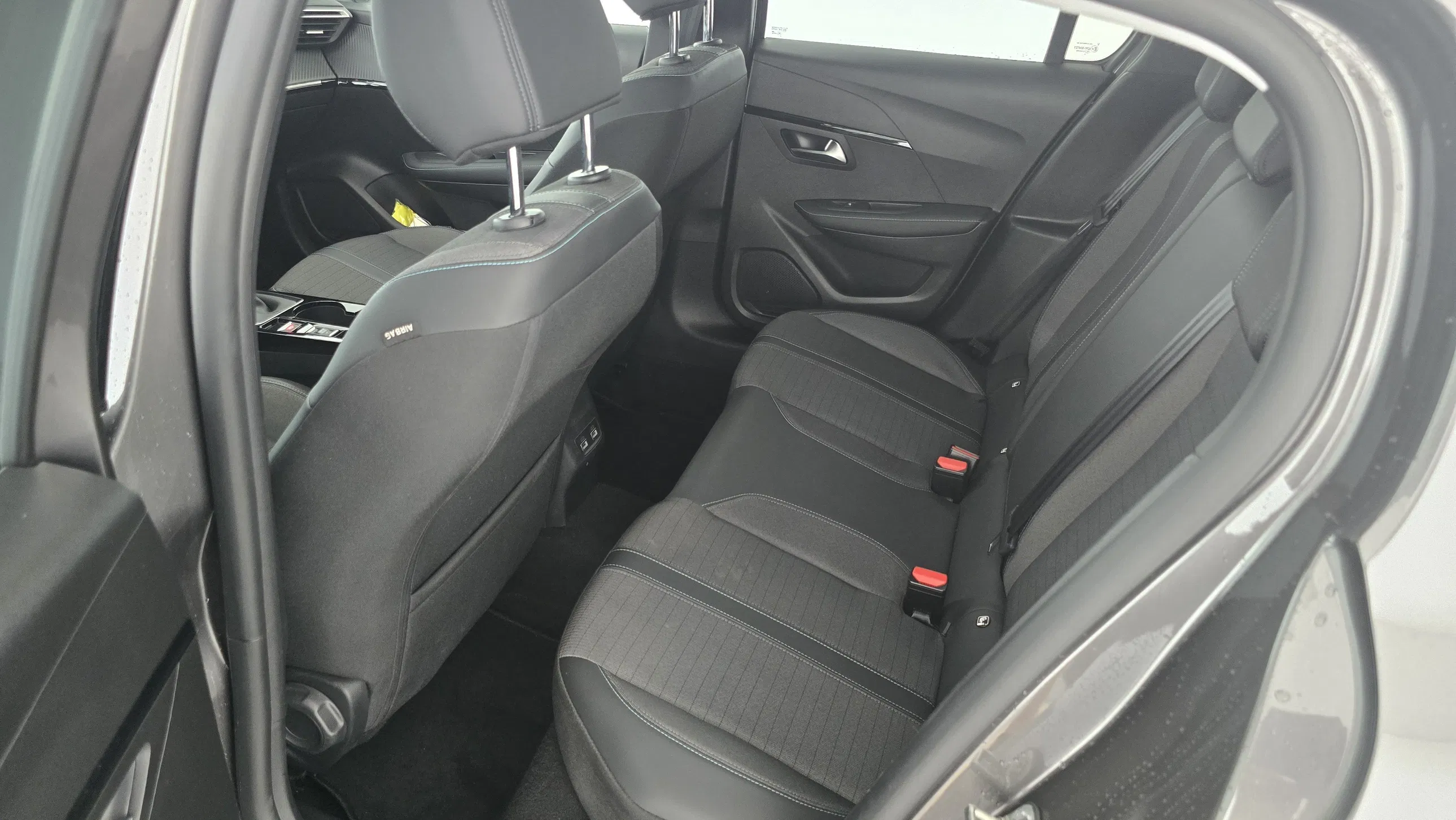 Peugeot 208 Allure BlueHDi 100 S&S | Bild 12 von 25