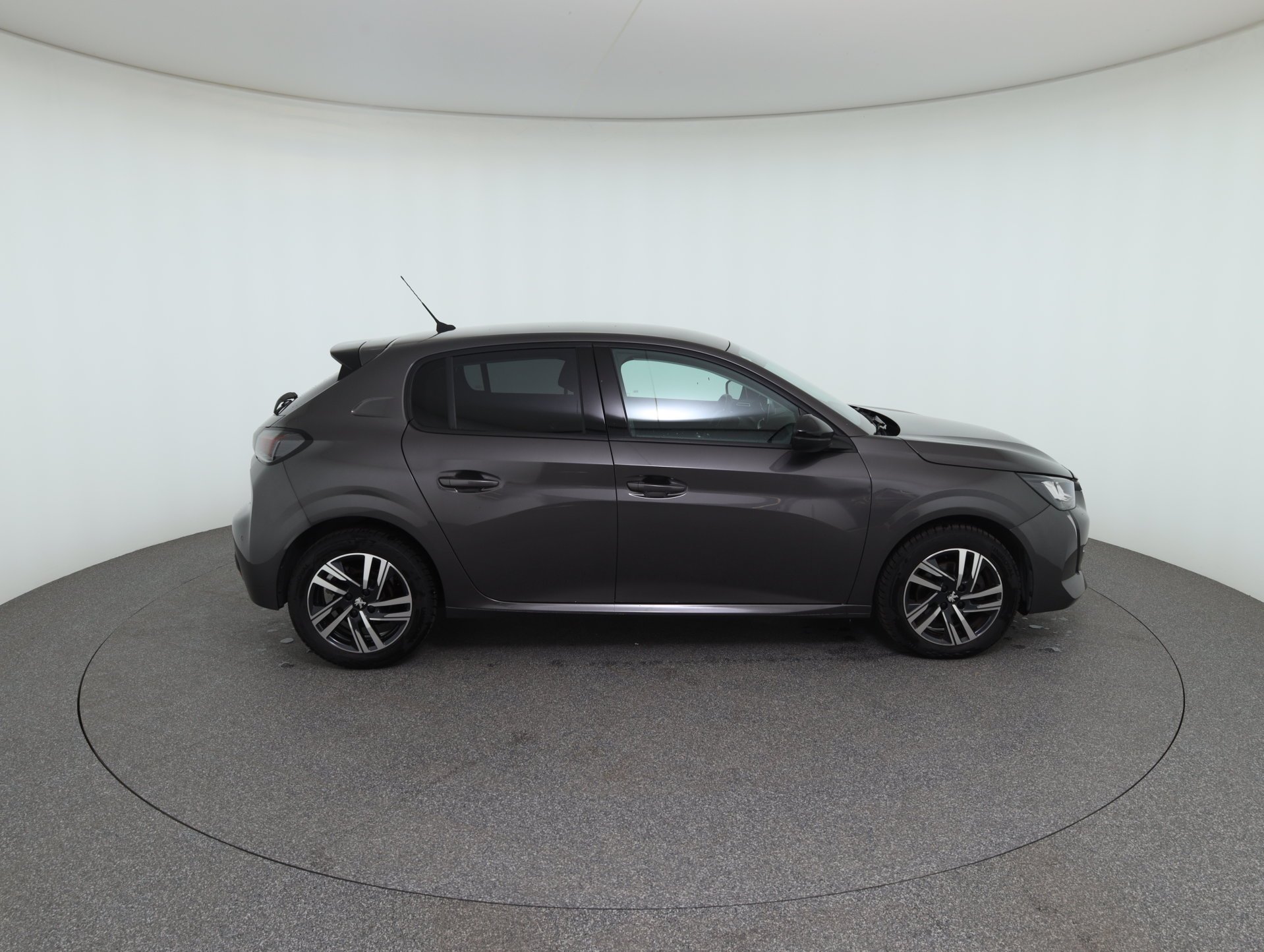 Peugeot 208 Allure BlueHDi 100 S&S | Bild 18 von 25