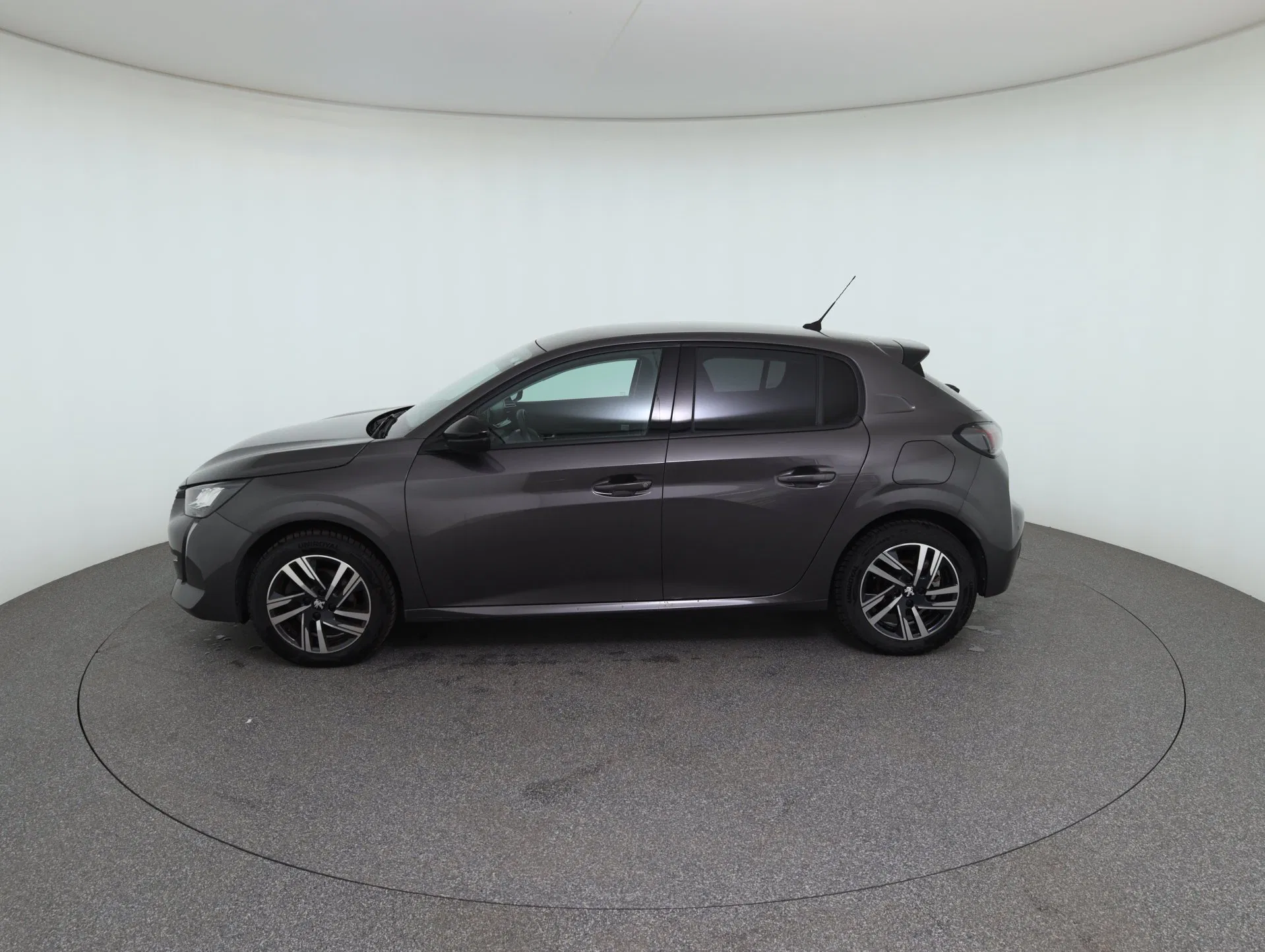 Peugeot 208 Allure BlueHDi 100 S&S | Bild 21 von 25