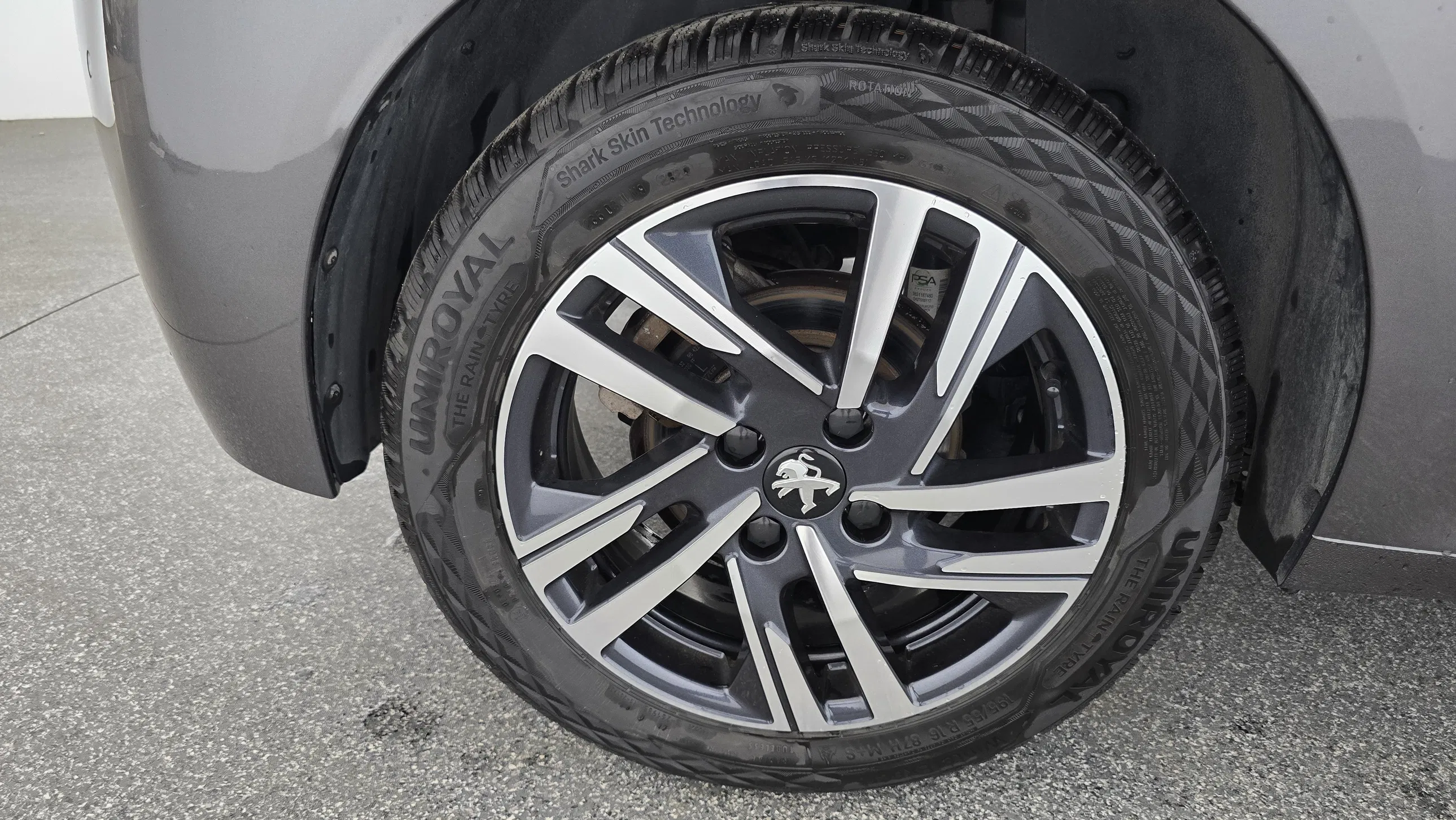 Peugeot 208 Allure BlueHDi 100 S&S | Bild 22 von 25