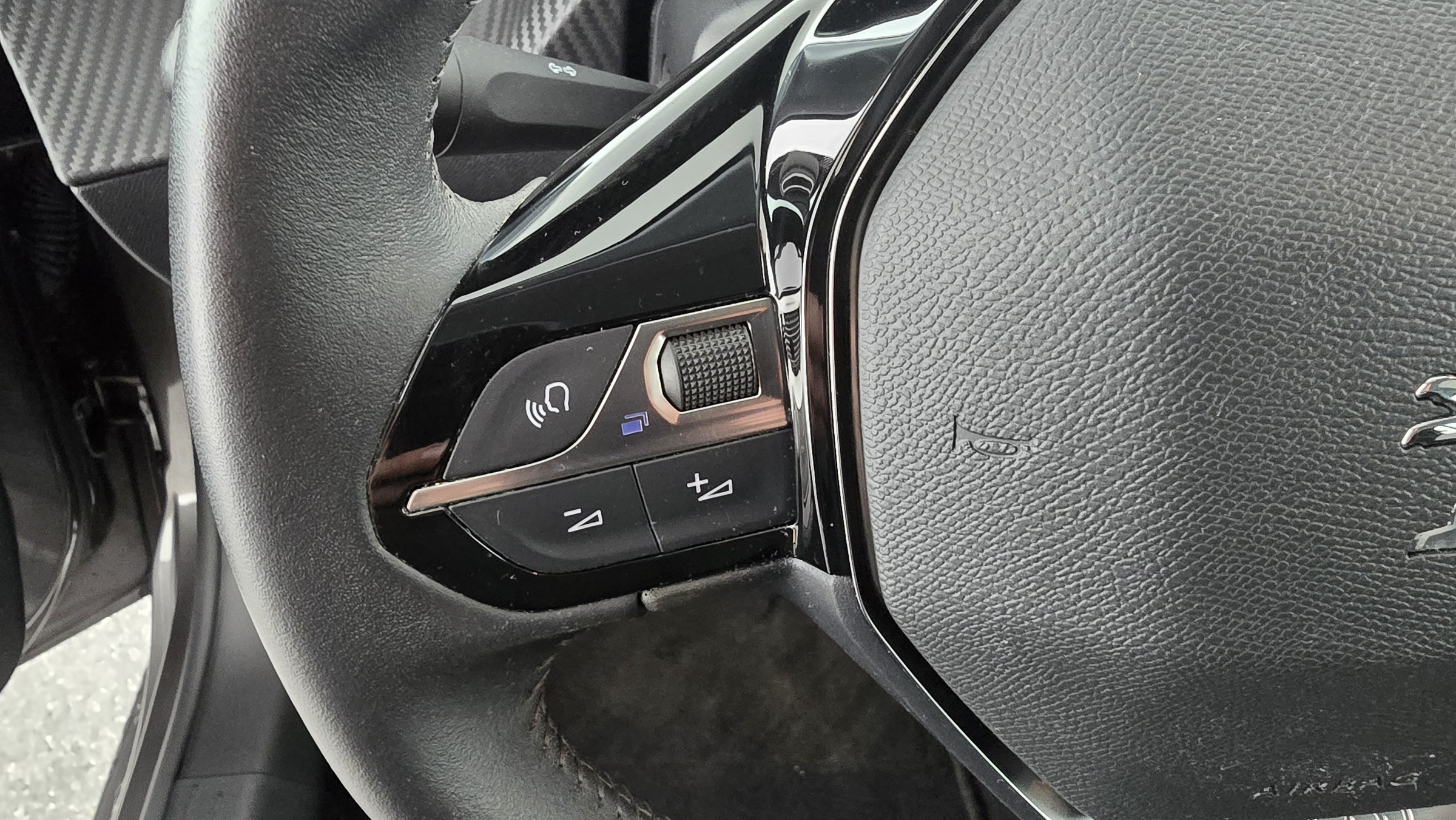 Peugeot 208 Allure BlueHDi 100 S&S | Bild 24 von 25