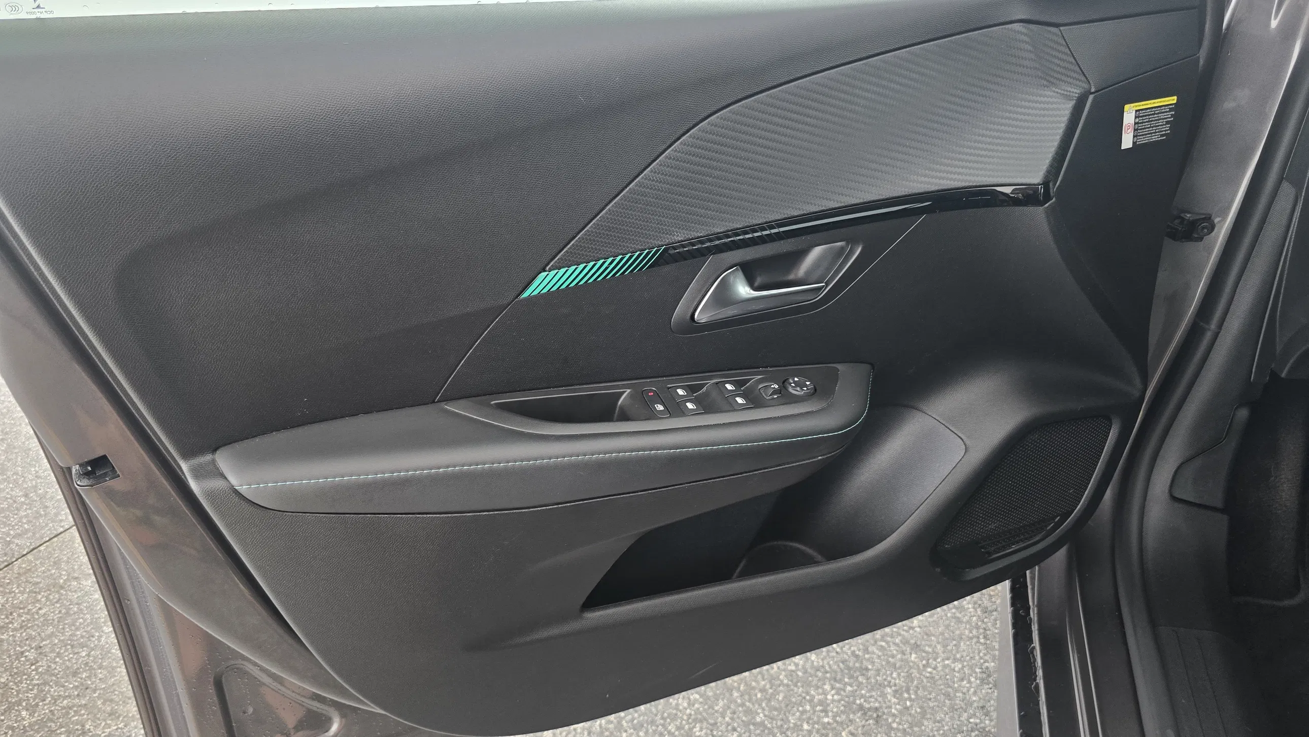 Peugeot 208 Allure BlueHDi 100 S&S | Bild 4 von 25