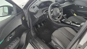 Peugeot 208 Allure BlueHDi 100 S&S | Thumbnail 5 von 25