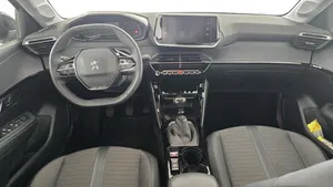 Peugeot 208 Allure BlueHDi 100 S&S | Thumbnail 6 von 25