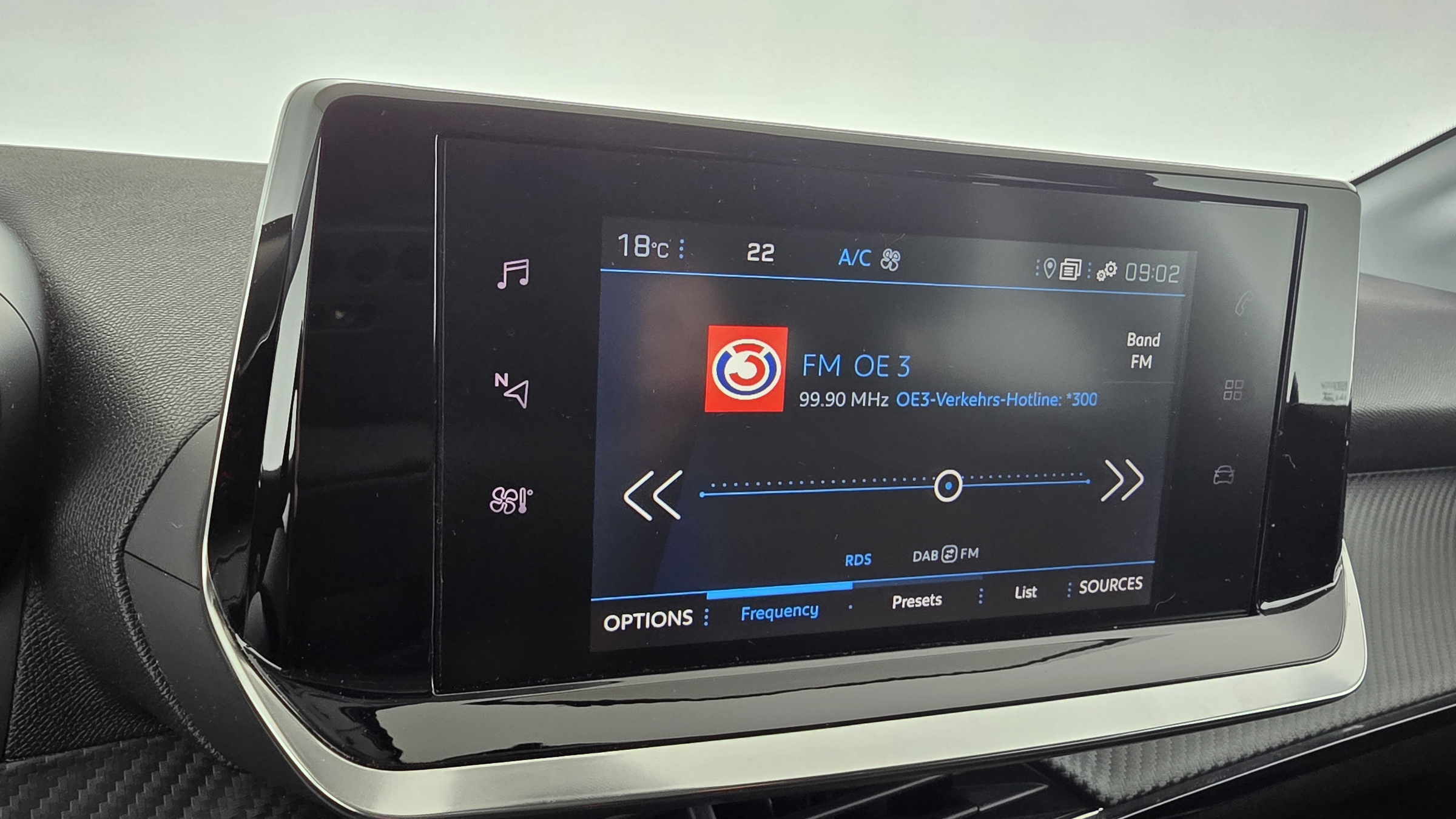 Peugeot 208 Allure BlueHDi 100 S&S | Bild 8 von 25