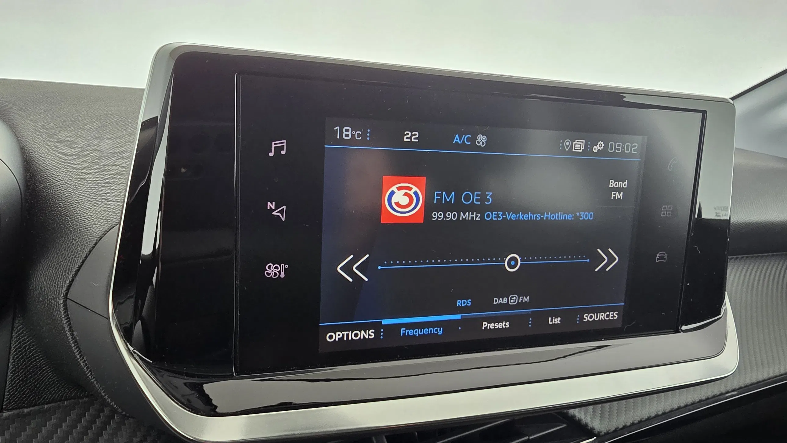 Peugeot 208 Allure BlueHDi 100 S&S | Bild 8 von 25