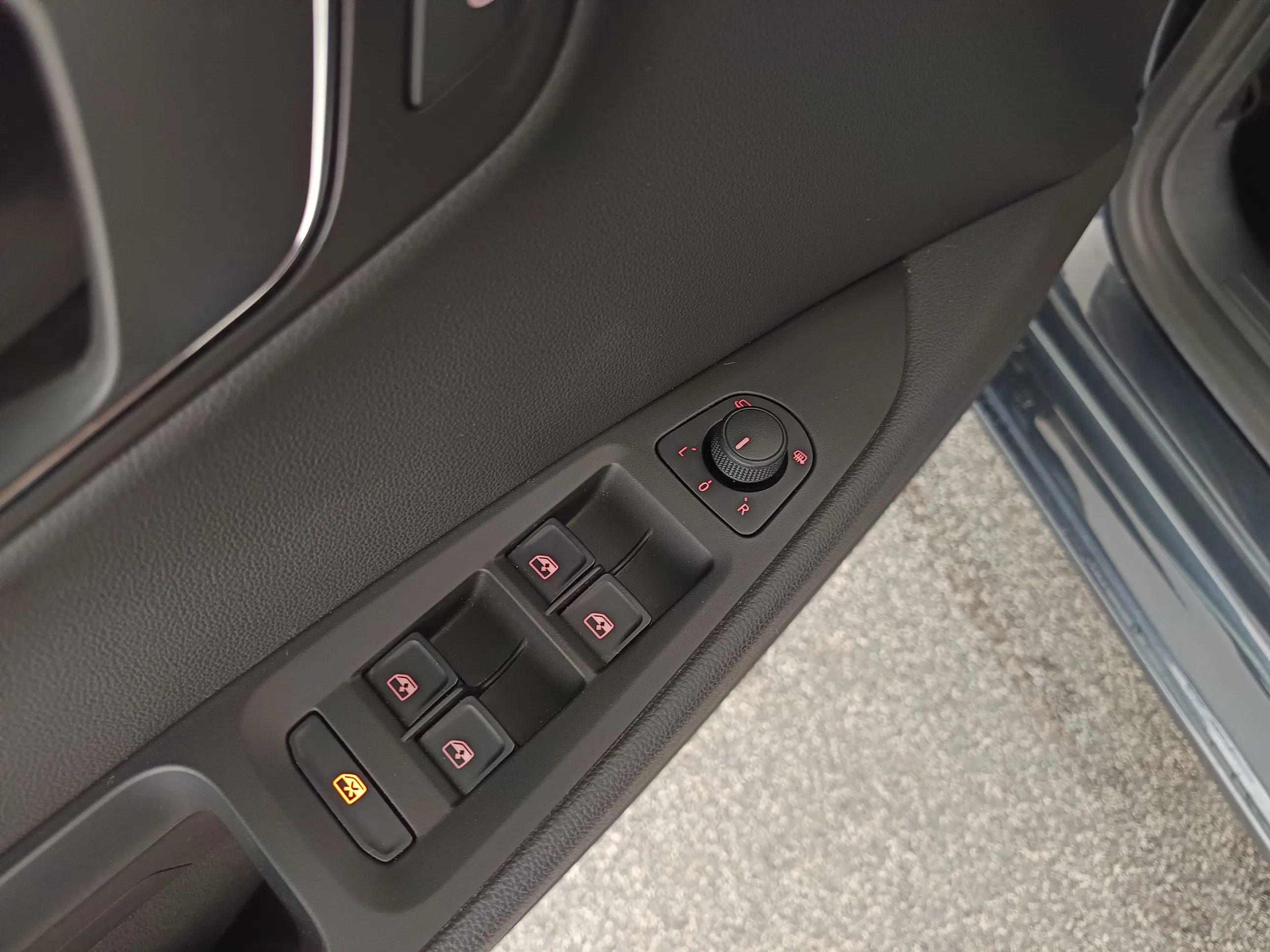 Seat Leon 1.6 TDI Style | Bild 12 von 27