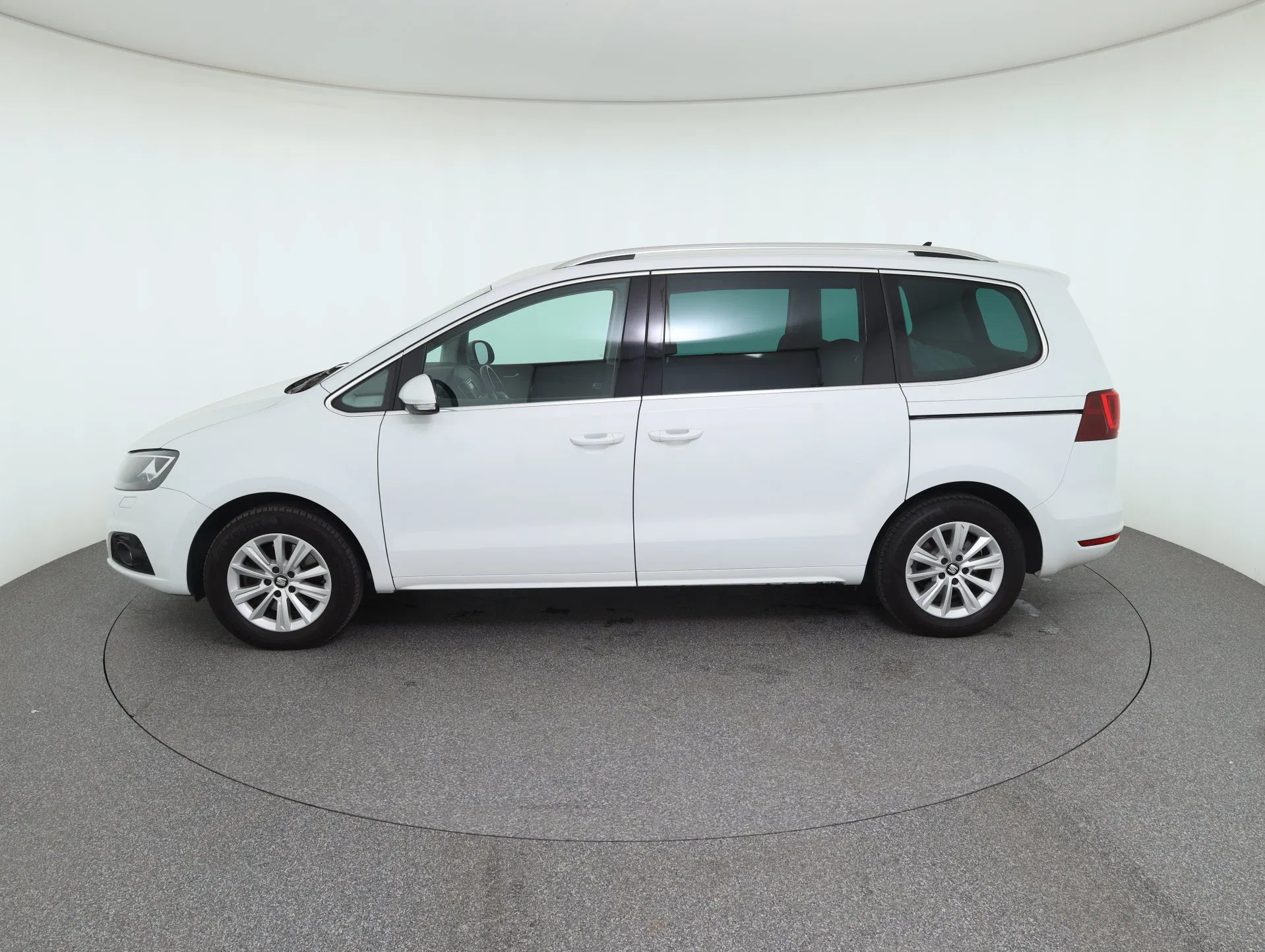 Seat Alhambra 711 2.0 TDI 4Drive Executive | Bild 9 von 31
