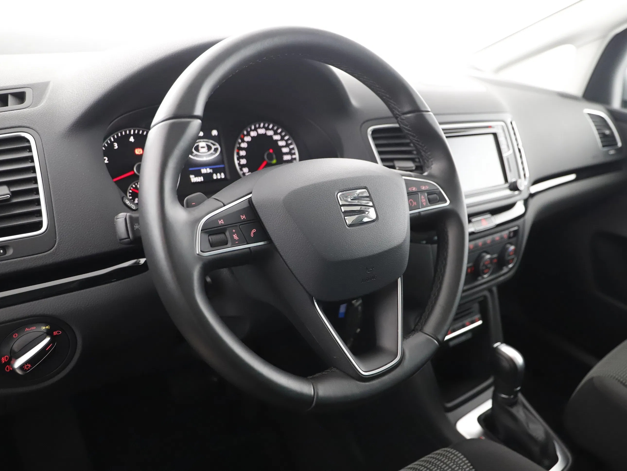 Seat Alhambra 711 1.4 TSI Executive | Bild 15 von 31