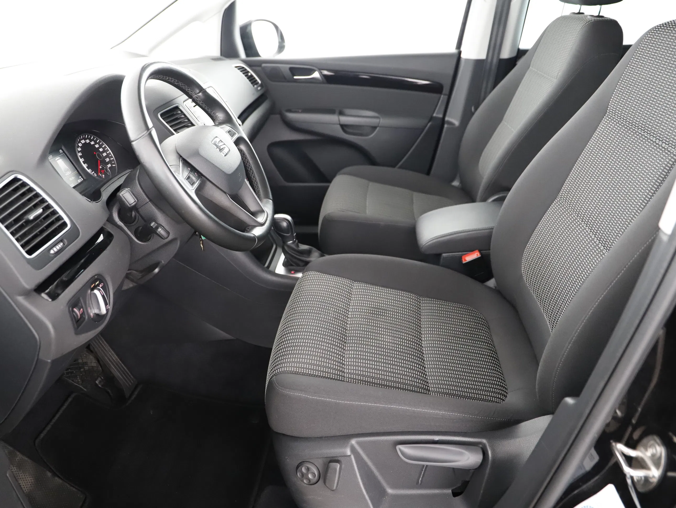 Seat Alhambra 711 2.0 TDI Executive | Bild 7 von 22