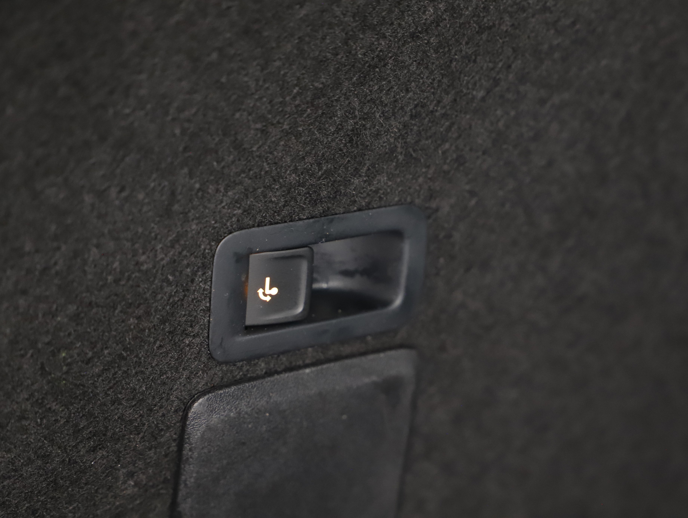 Seat Leon ST 2.0 TDI 4Drive FR DSG | Bild 18 von 24