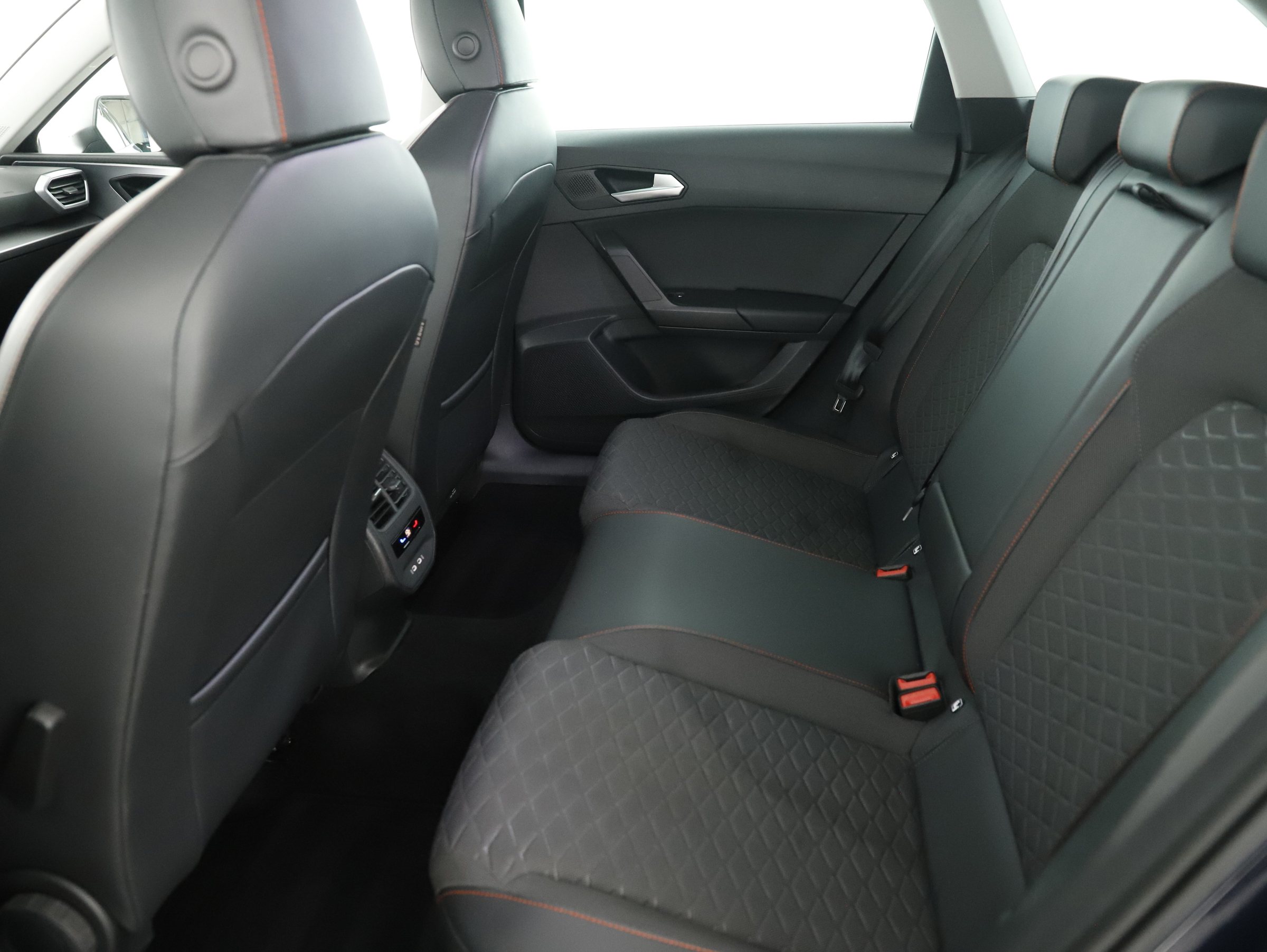 Seat Leon Sportstourer 2.0 TDI FR | Bild 22 von 26