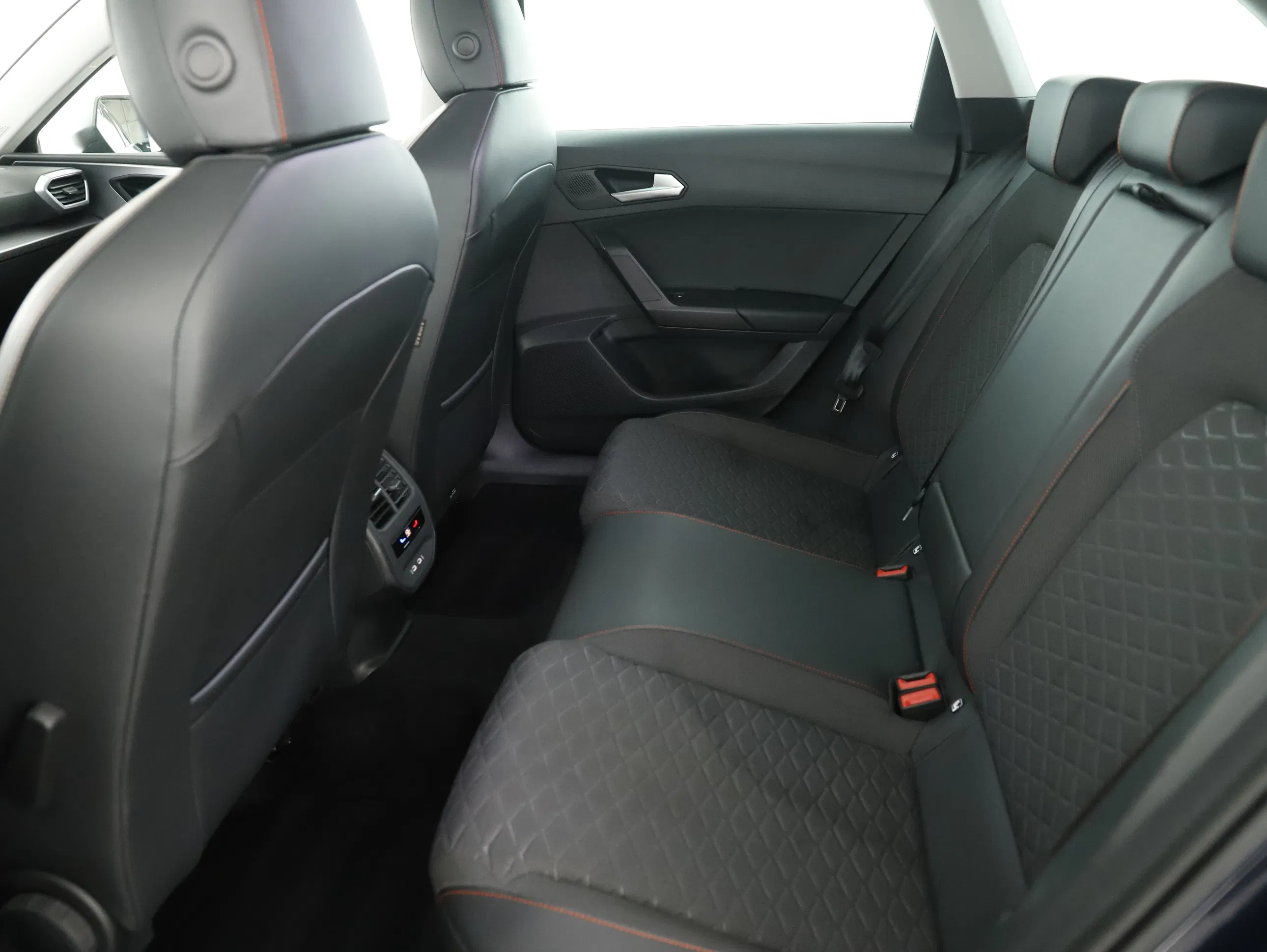 Seat Leon Sportstourer 2.0 TDI FR | Bild 22 von 26