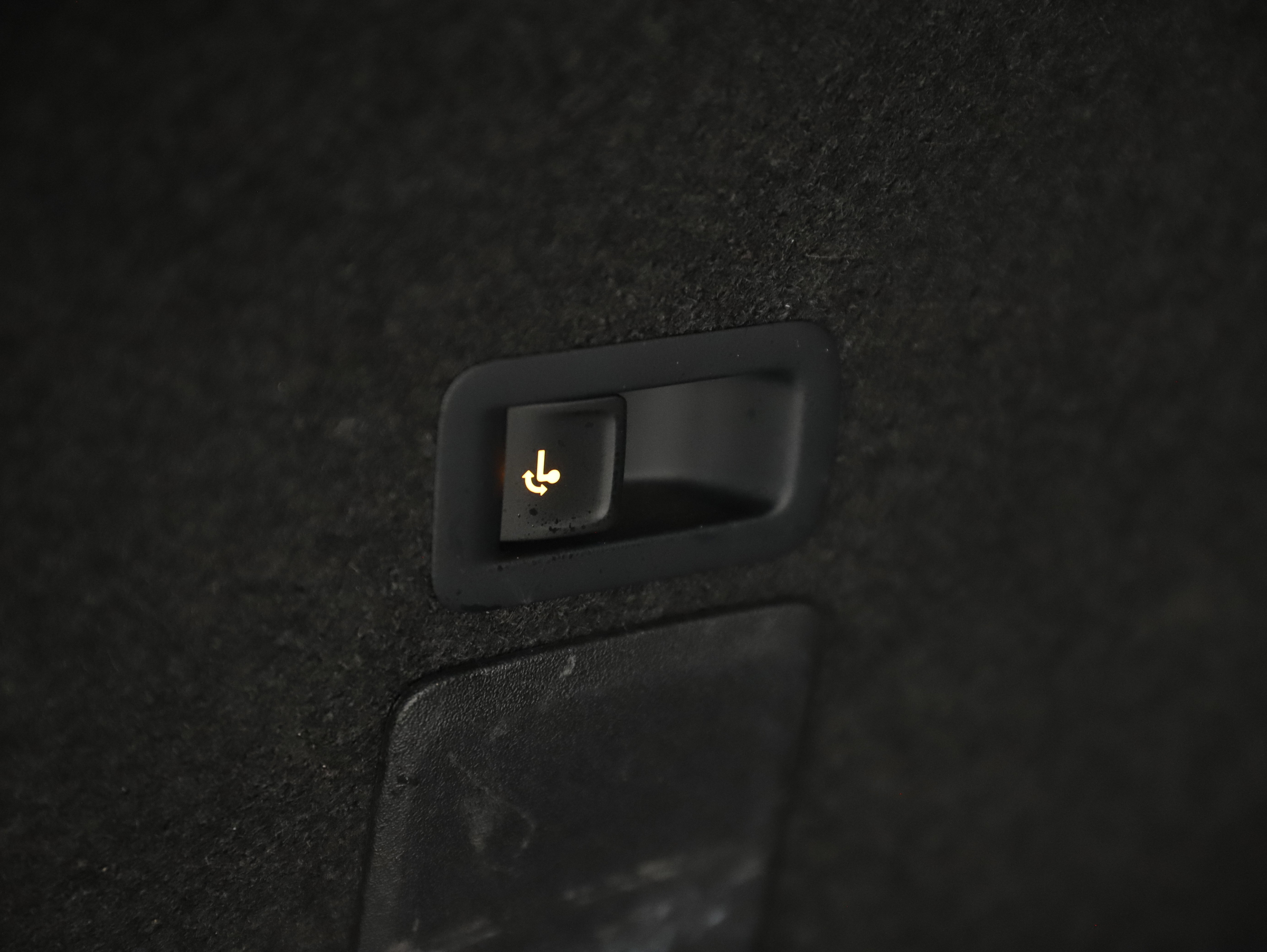 Seat Leon Sportstourer 2.0 TDI FR | Bild 24 von 26