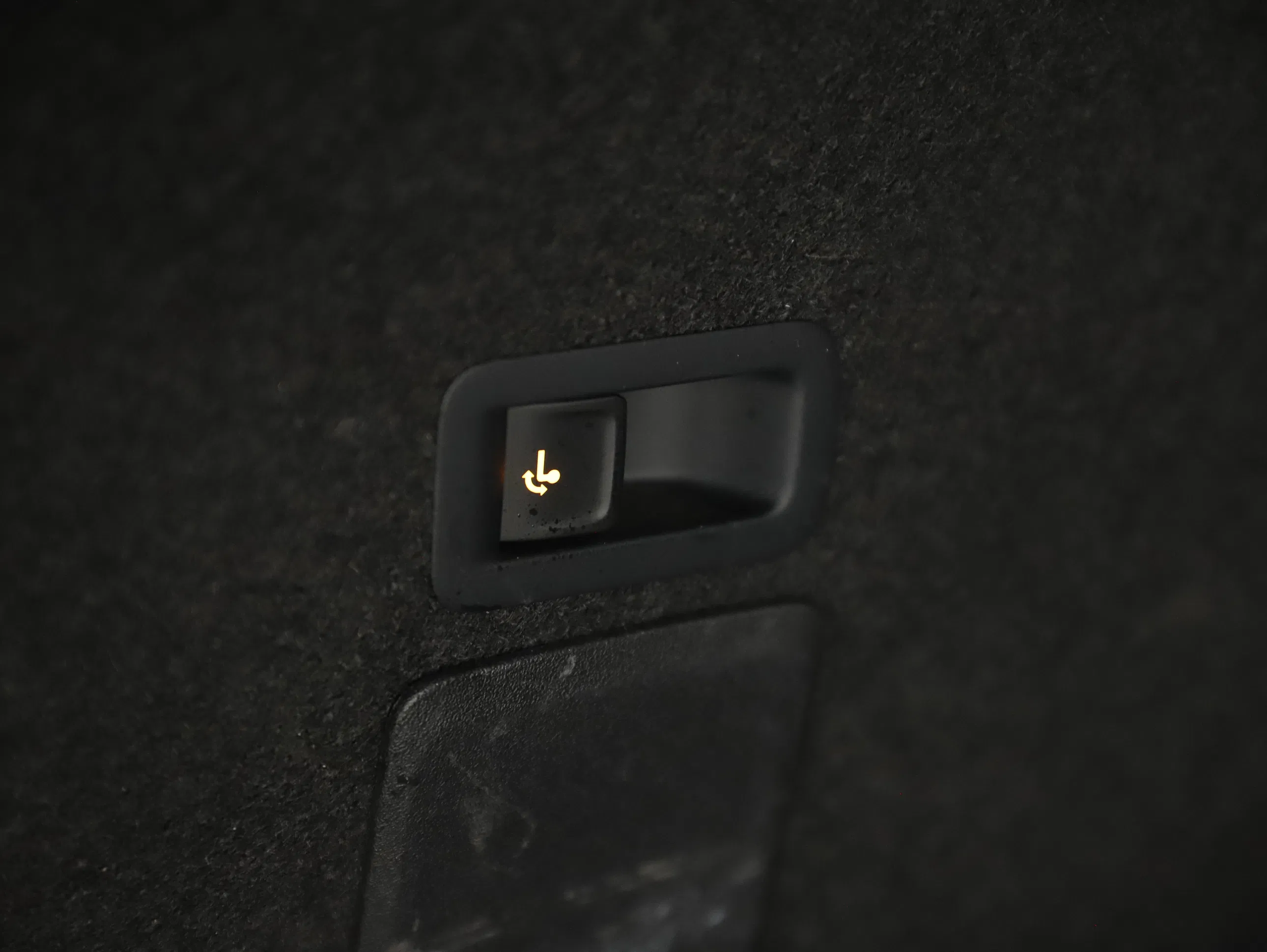 Seat Leon Sportstourer 2.0 TDI FR | Bild 24 von 26