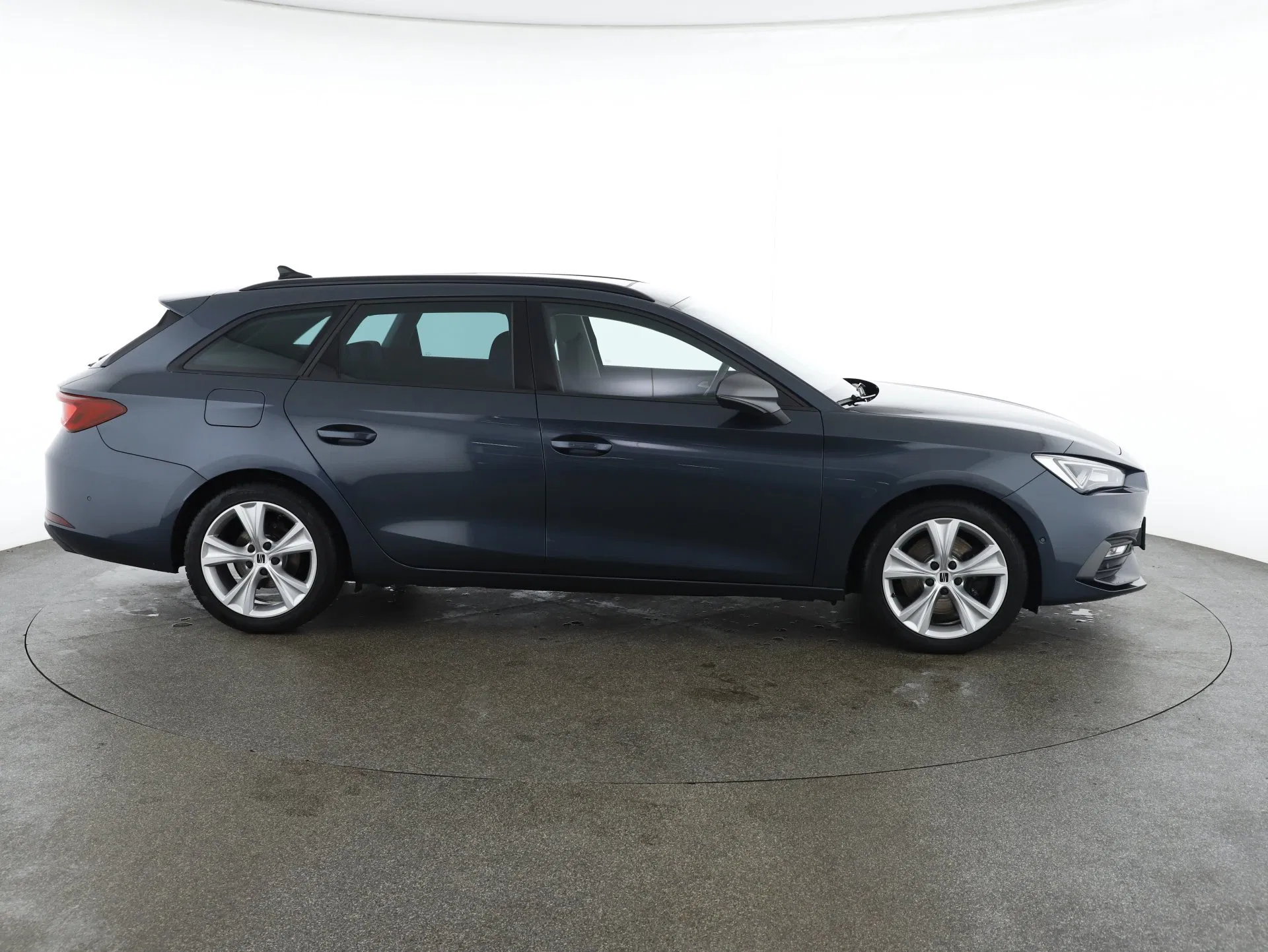Seat Leon Sportstourer 2.0 TDI FR | Bild 29 von 31