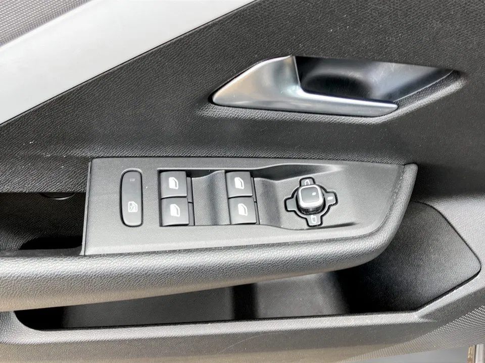 Opel Astra 1,2 Turbo Edition | Bild 21 von 22