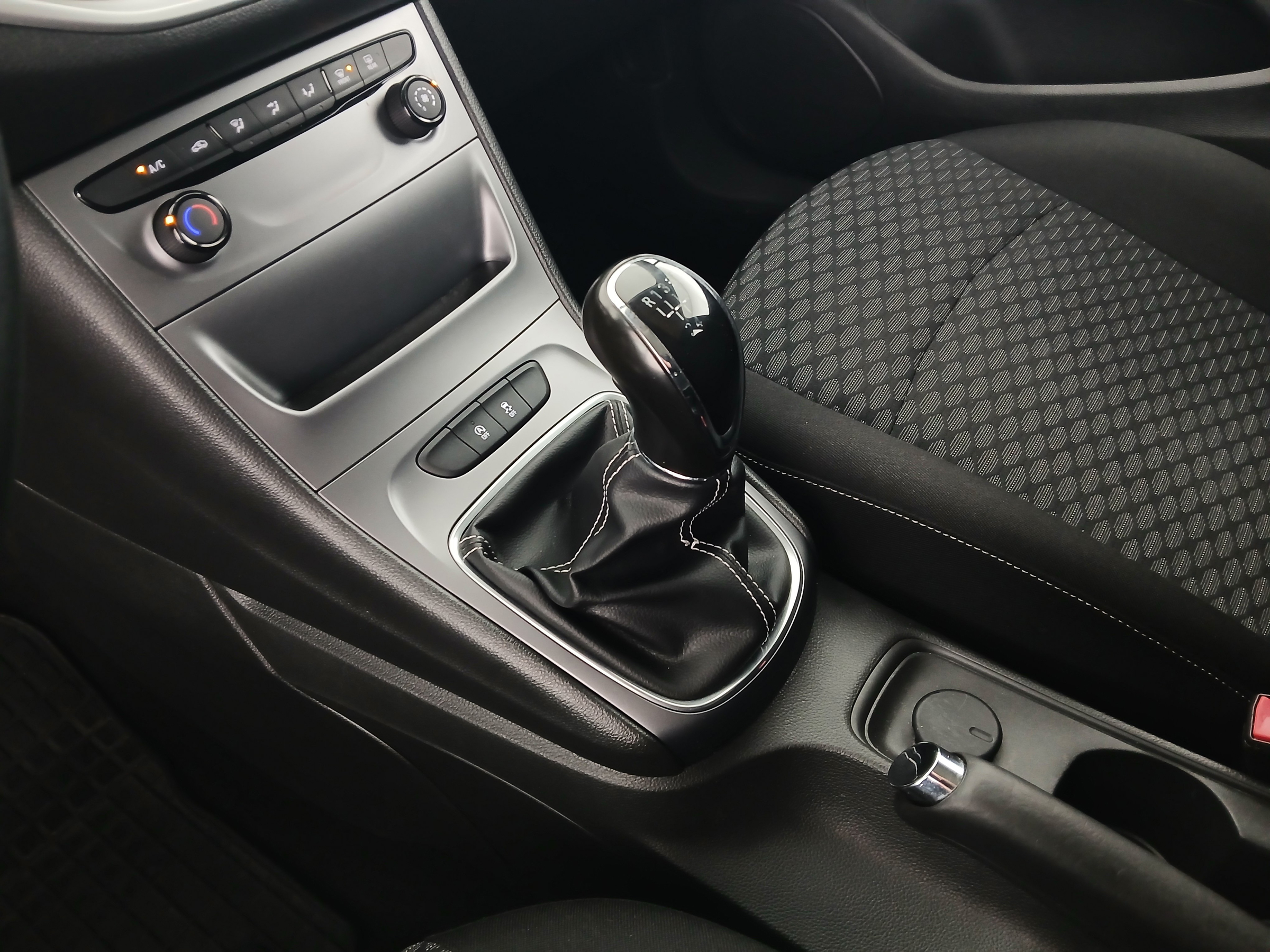 Opel Astra K 1.6 CDTI Edition | Bild 24 von 26