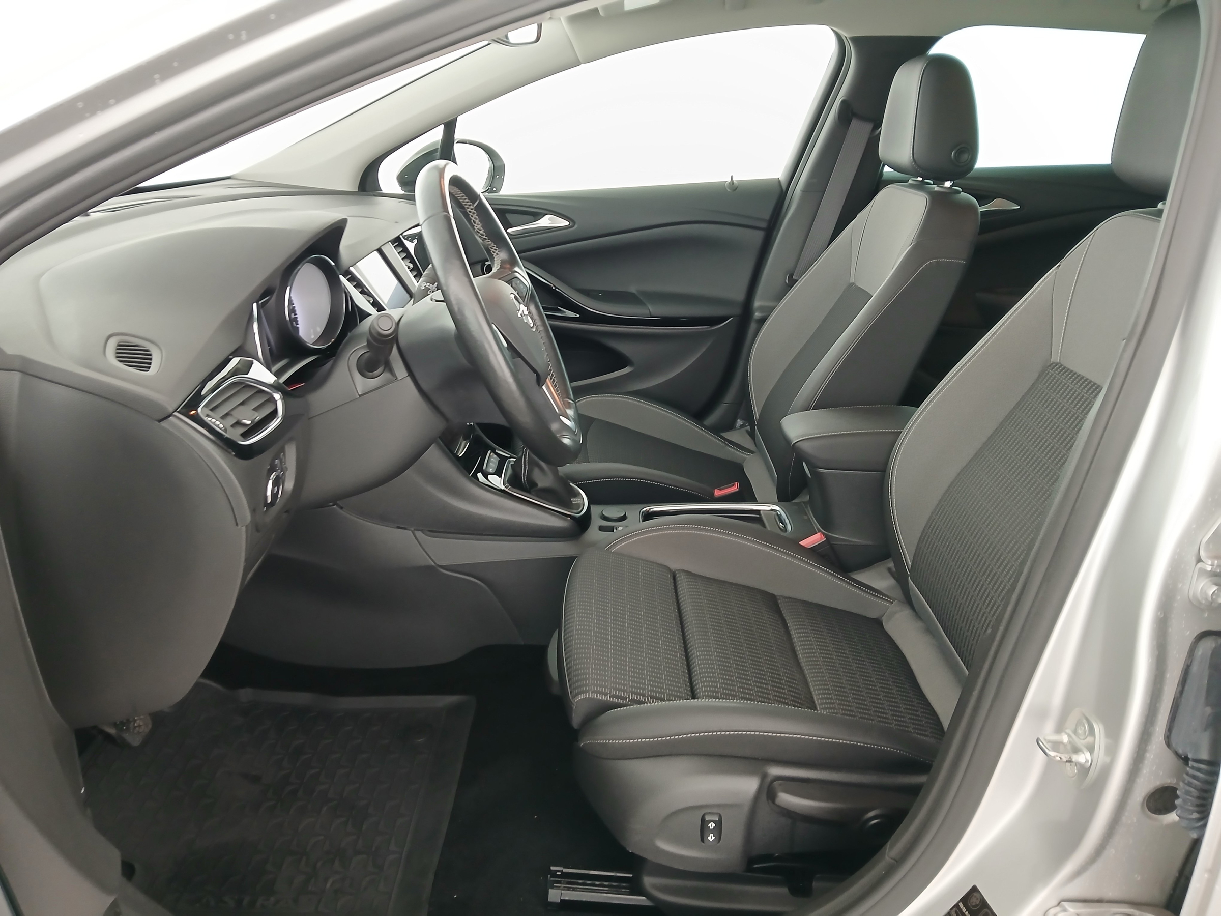 Opel Astra K Sports Tourer 1.2 Turbo Design & Tech | Bild 14 von 29