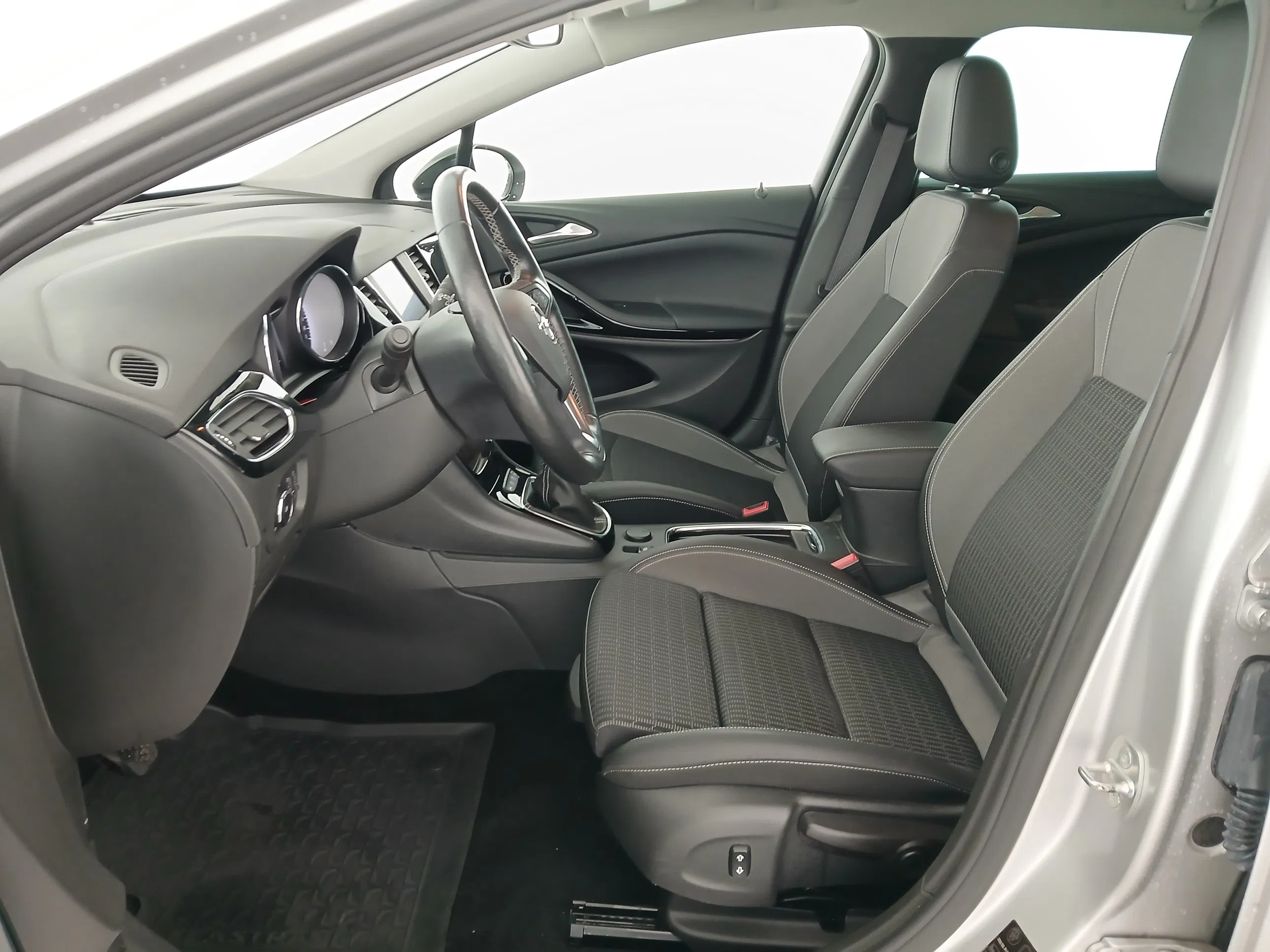 Opel Astra K Sports Tourer 1.2 Turbo Design & Tech | Bild 14 von 29