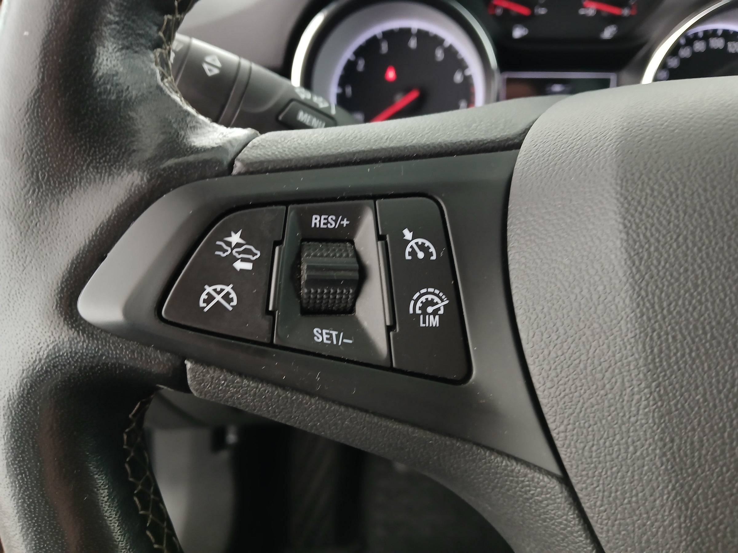 Opel Astra K Sports Tourer 1.2 Turbo Design & Tech | Bild 17 von 29