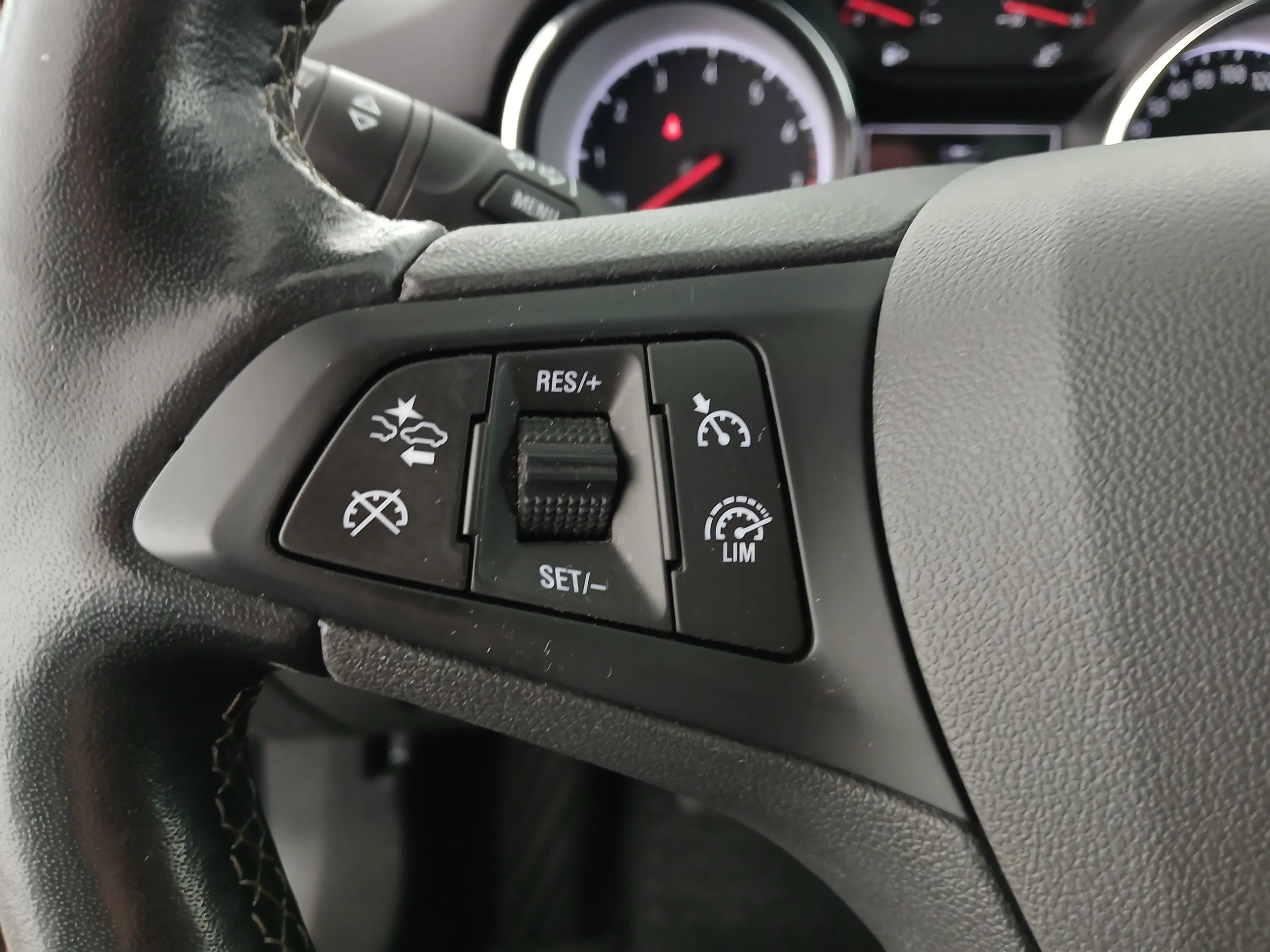 Opel Astra K Sports Tourer 1.2 Turbo Design & Tech | Bild 17 von 29