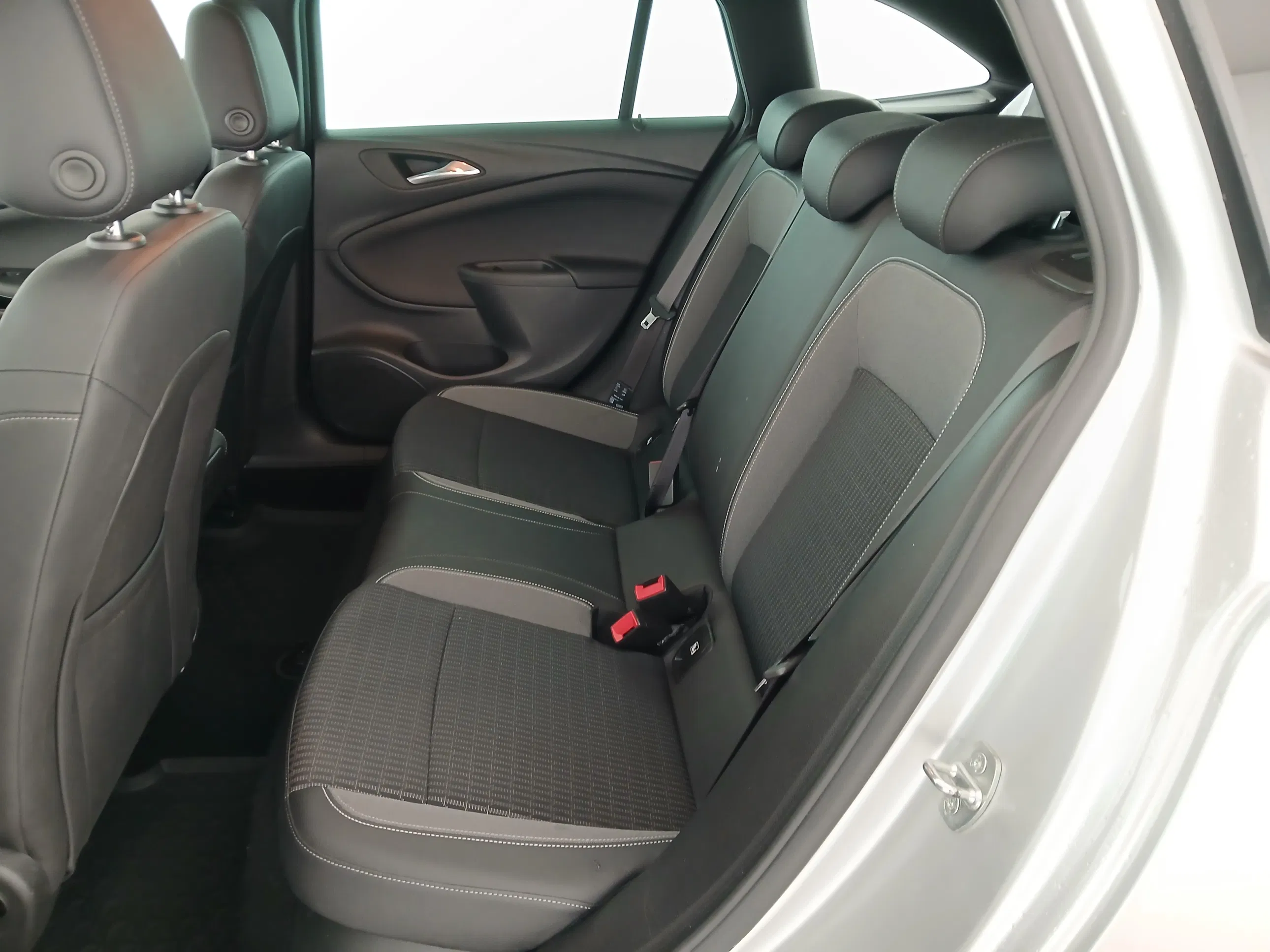 Opel Astra K Sports Tourer 1.2 Turbo Design & Tech | Bild 26 von 29