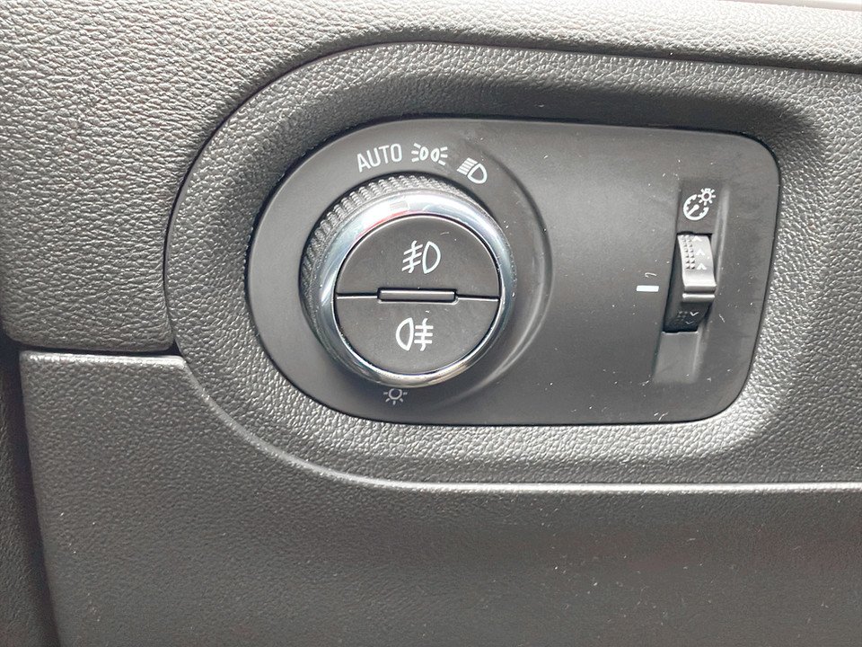 Opel Grandland X 1.5 D Busin. Elegance | Bild 22 von 24
