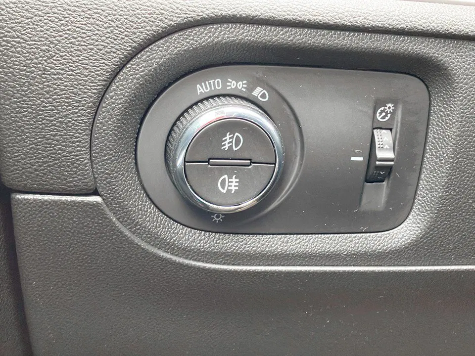 Opel Grandland X 1.5 D Busin. Elegance | Bild 22 von 24