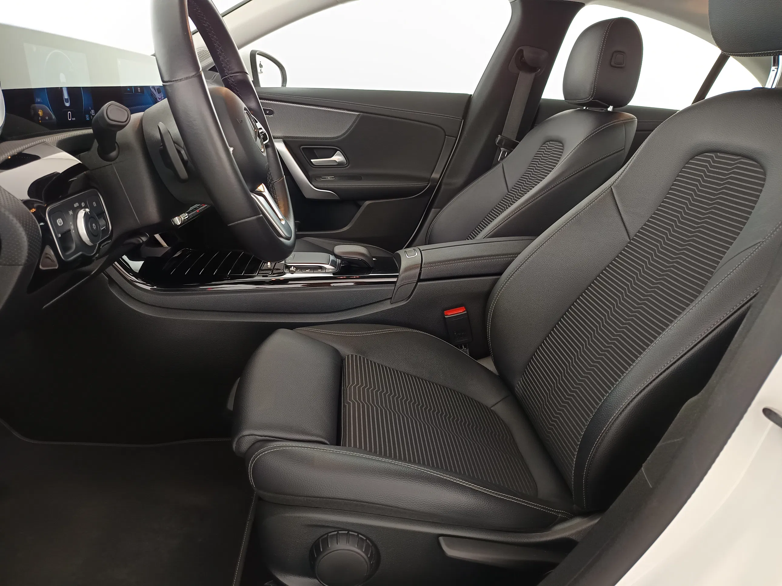 Mercedes-Benz CLA 180 d Aut. | Bild 14 von 30