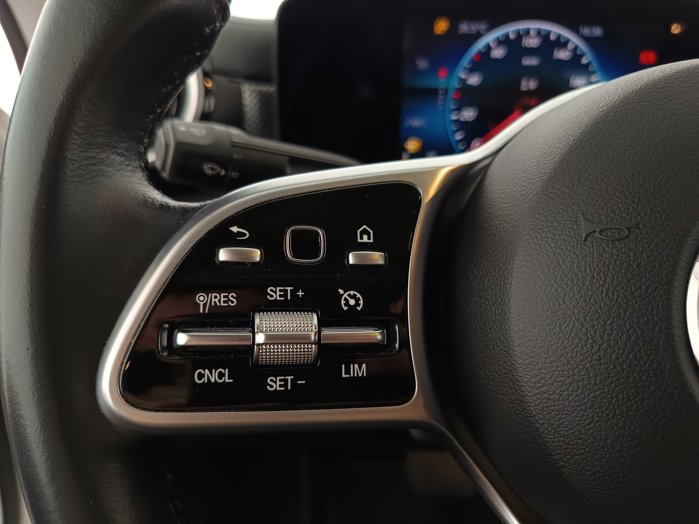 Mercedes-Benz CLA 180 d Aut. | Bild 17 von 30