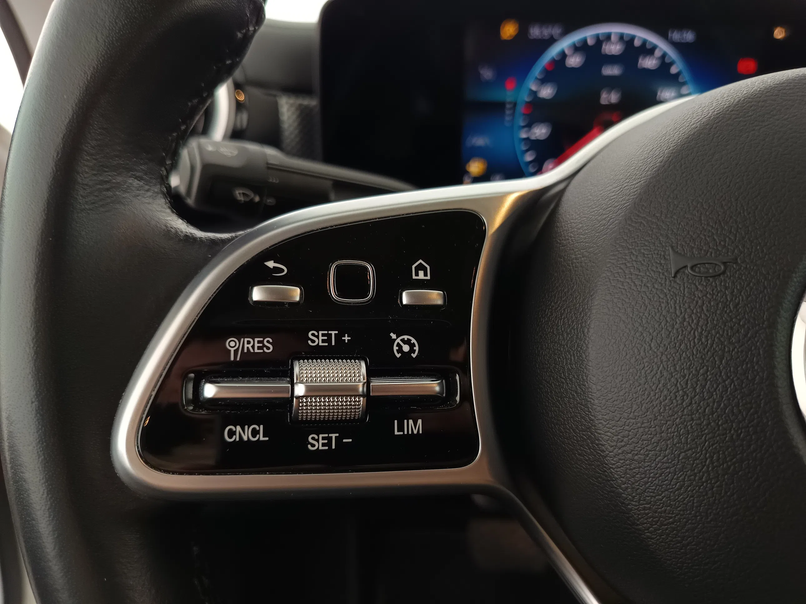 Mercedes-Benz CLA 180 d Aut. | Bild 17 von 30